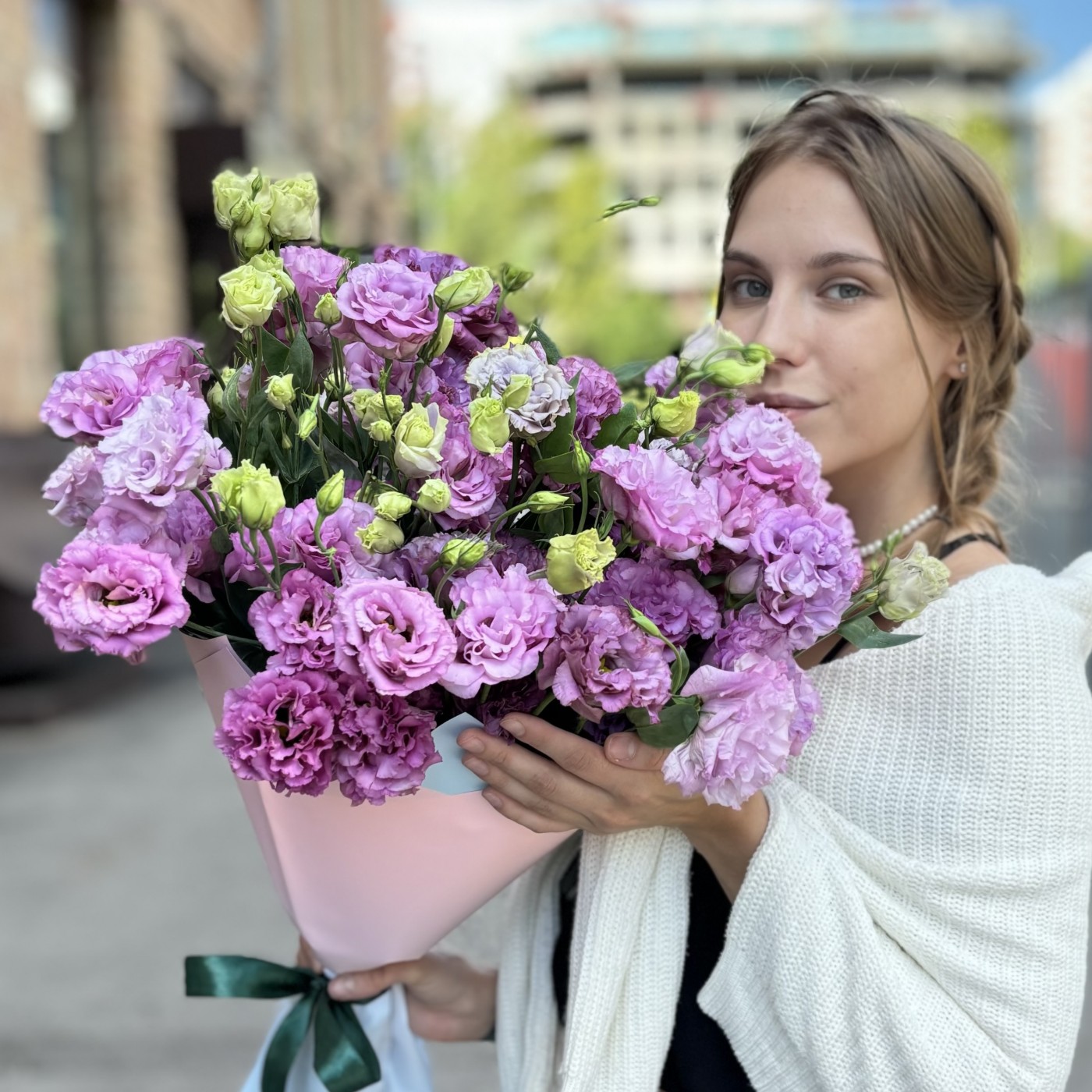 25 махровых лавандовых эустом