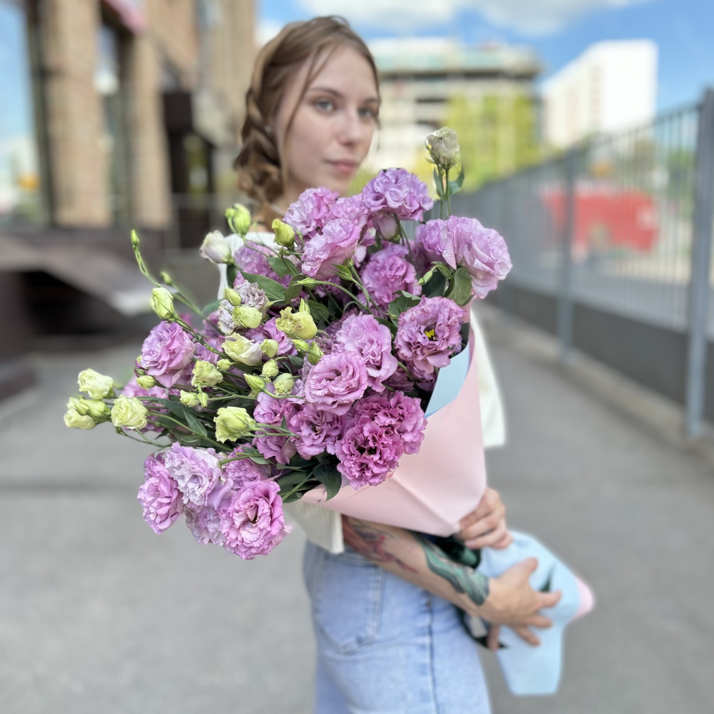 25 махровых лавандовых эустом