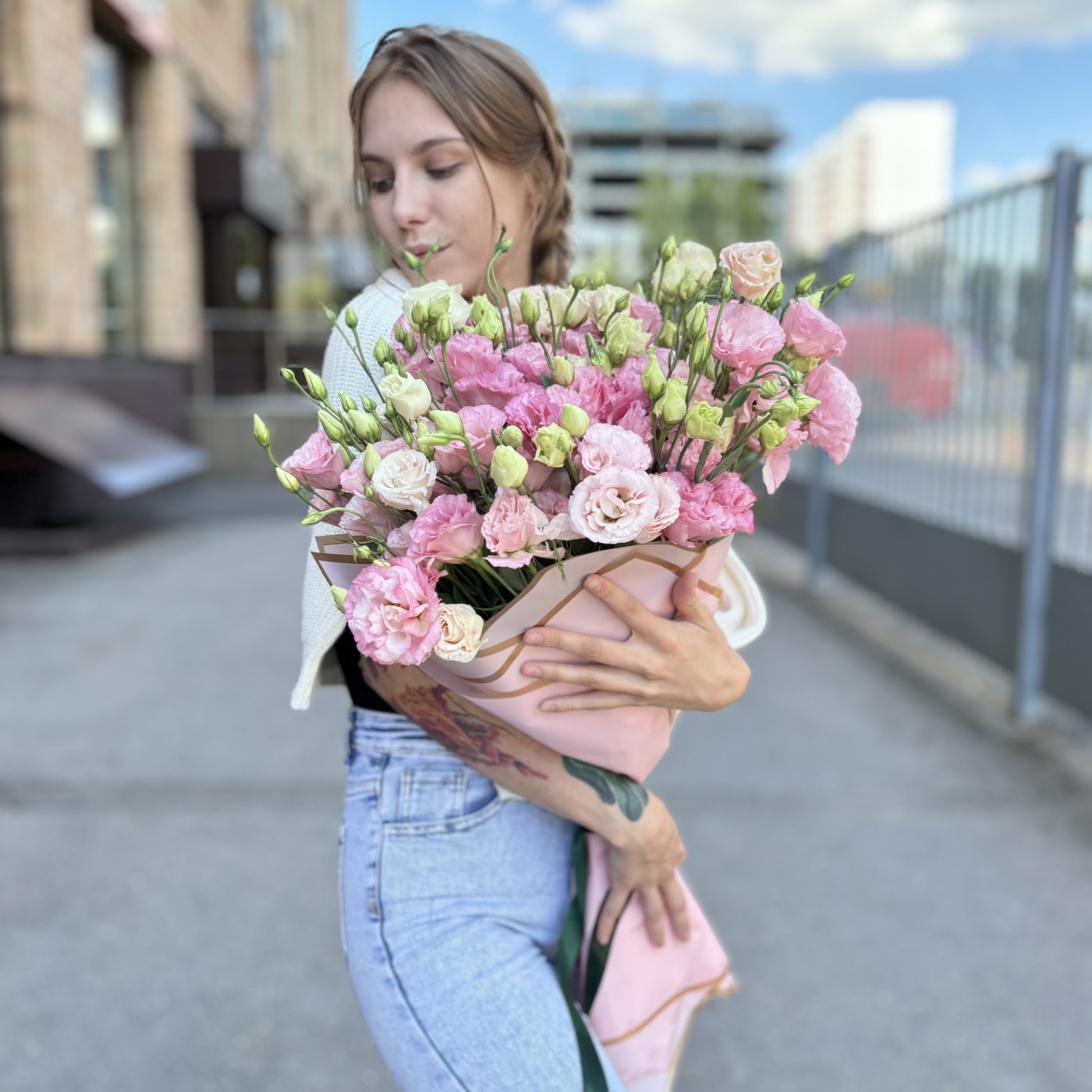 25 махровых розовых эустом