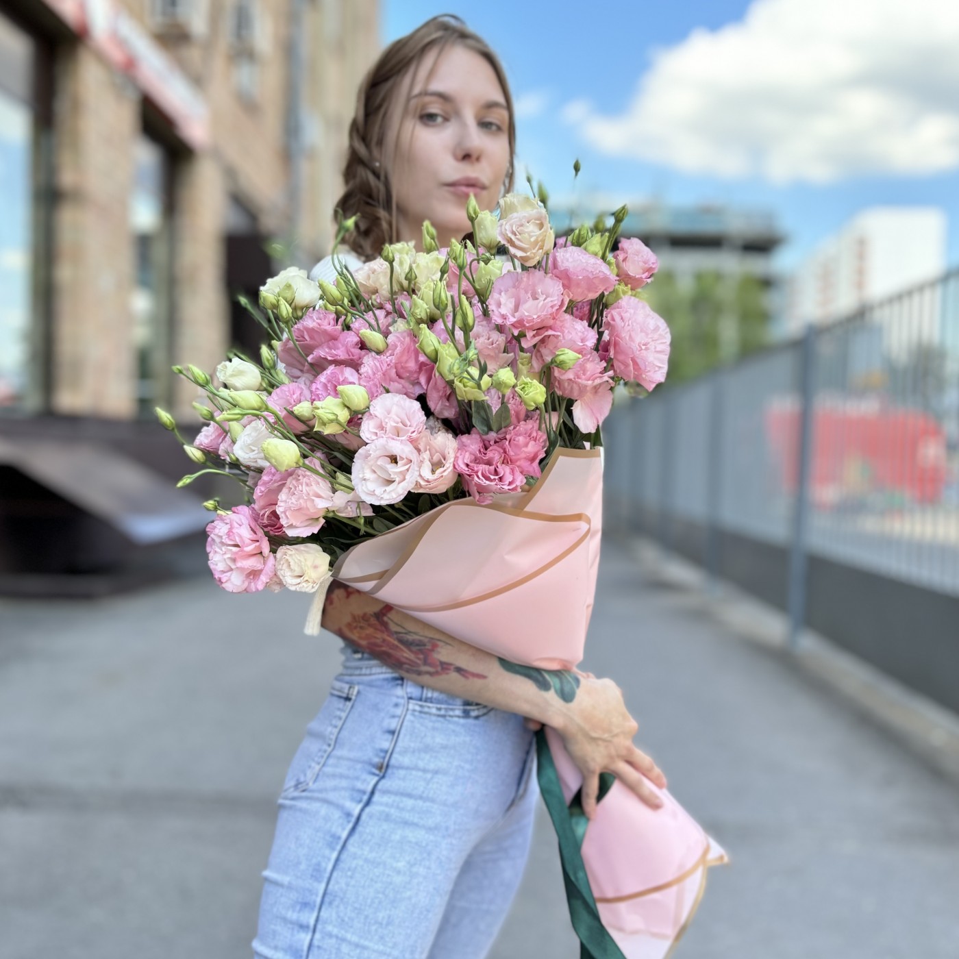 25 махровых розовых эустом