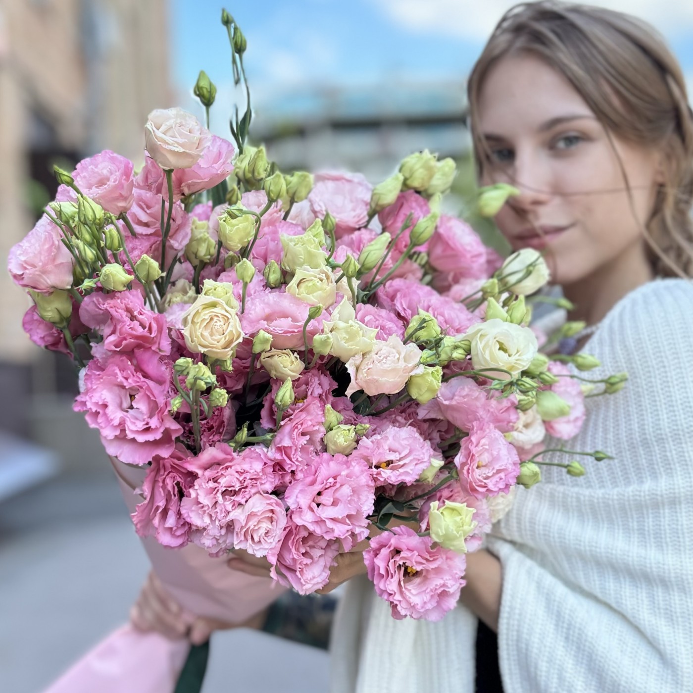 25 махровых розовых эустом