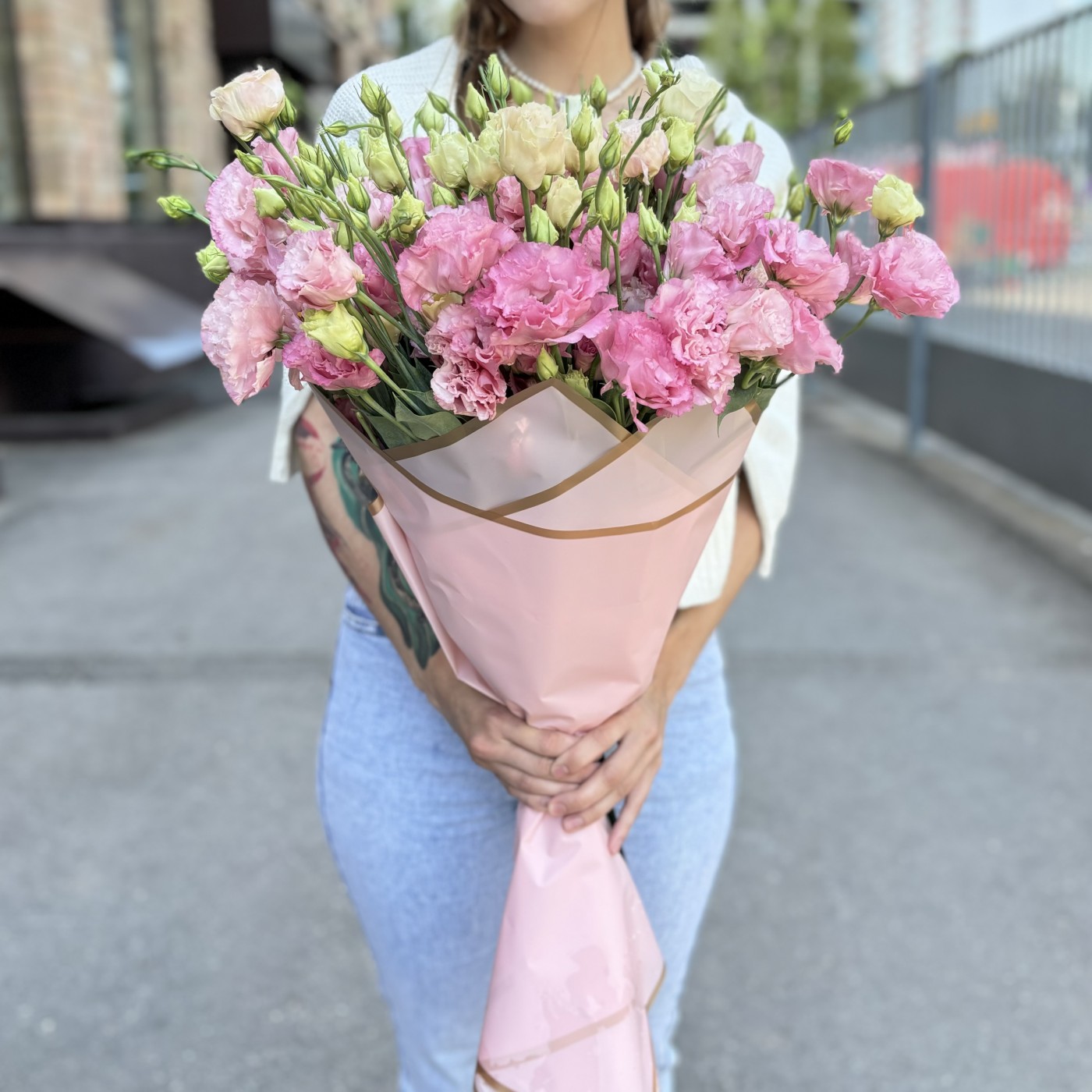 25 махровых розовых эустом