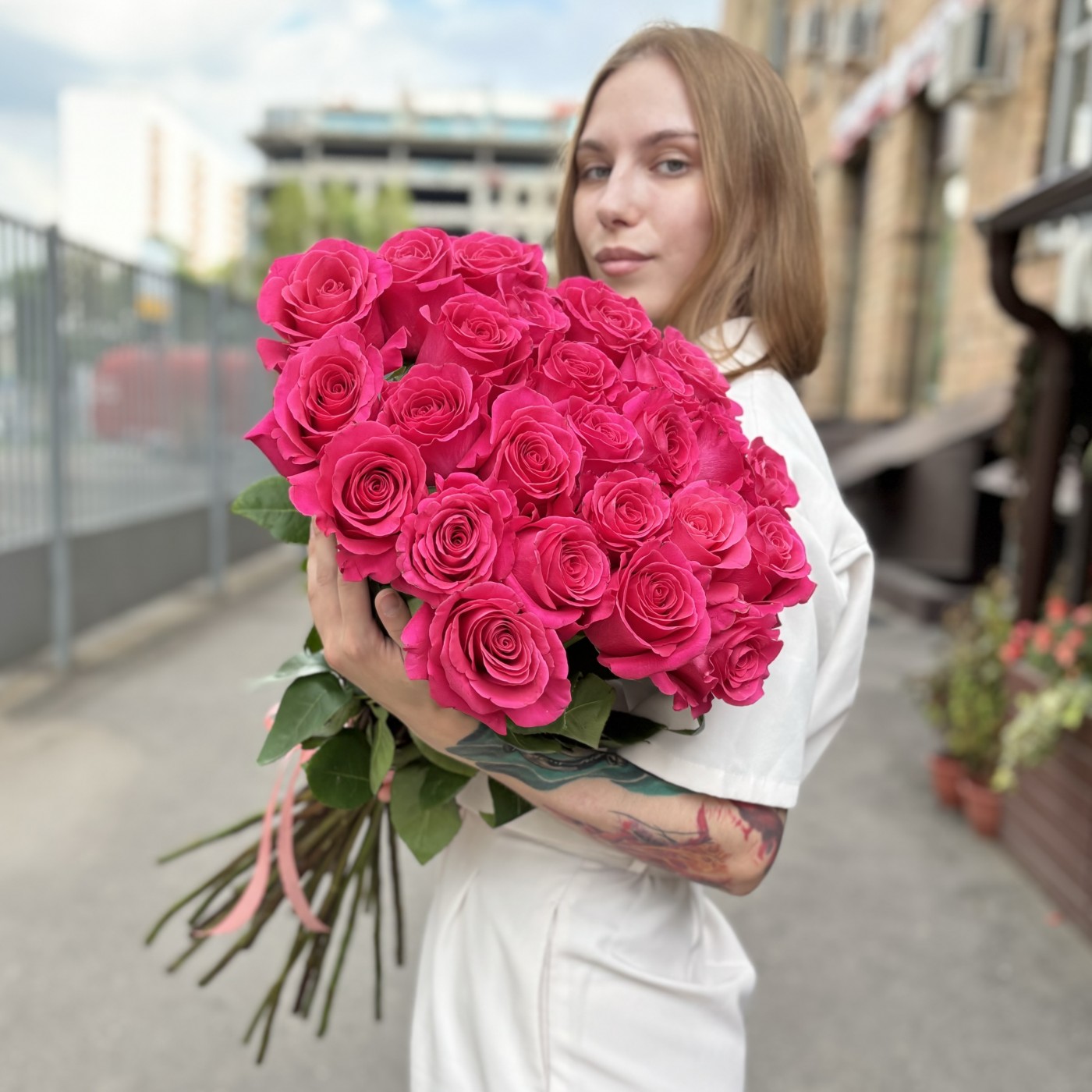 25 малиновых роз Пинк Флойд 80 см