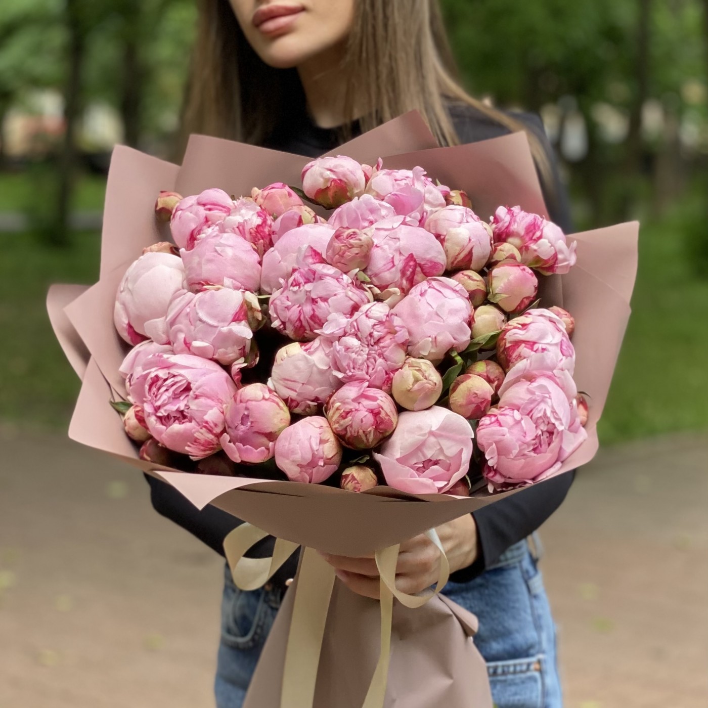 25 Пионов Сара Бернар кустовые