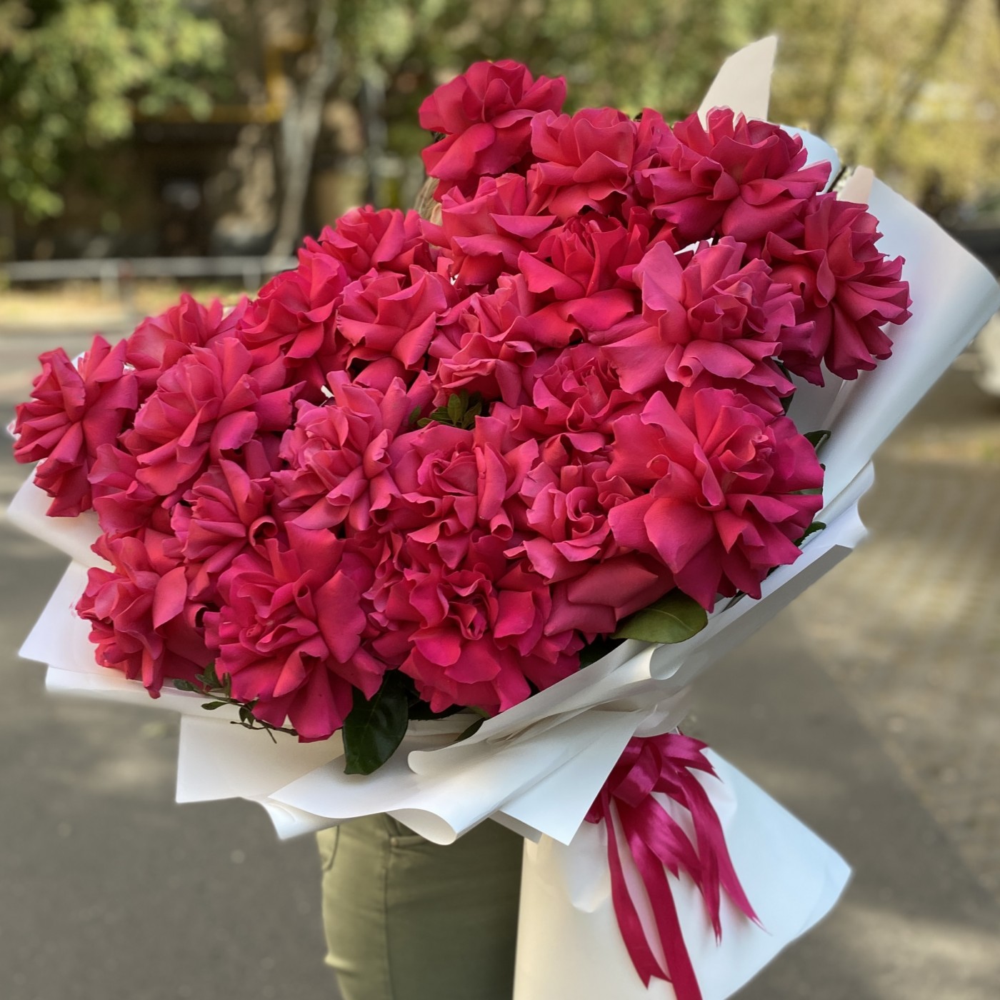 25 пышных малиновых роз Пинк Флойд