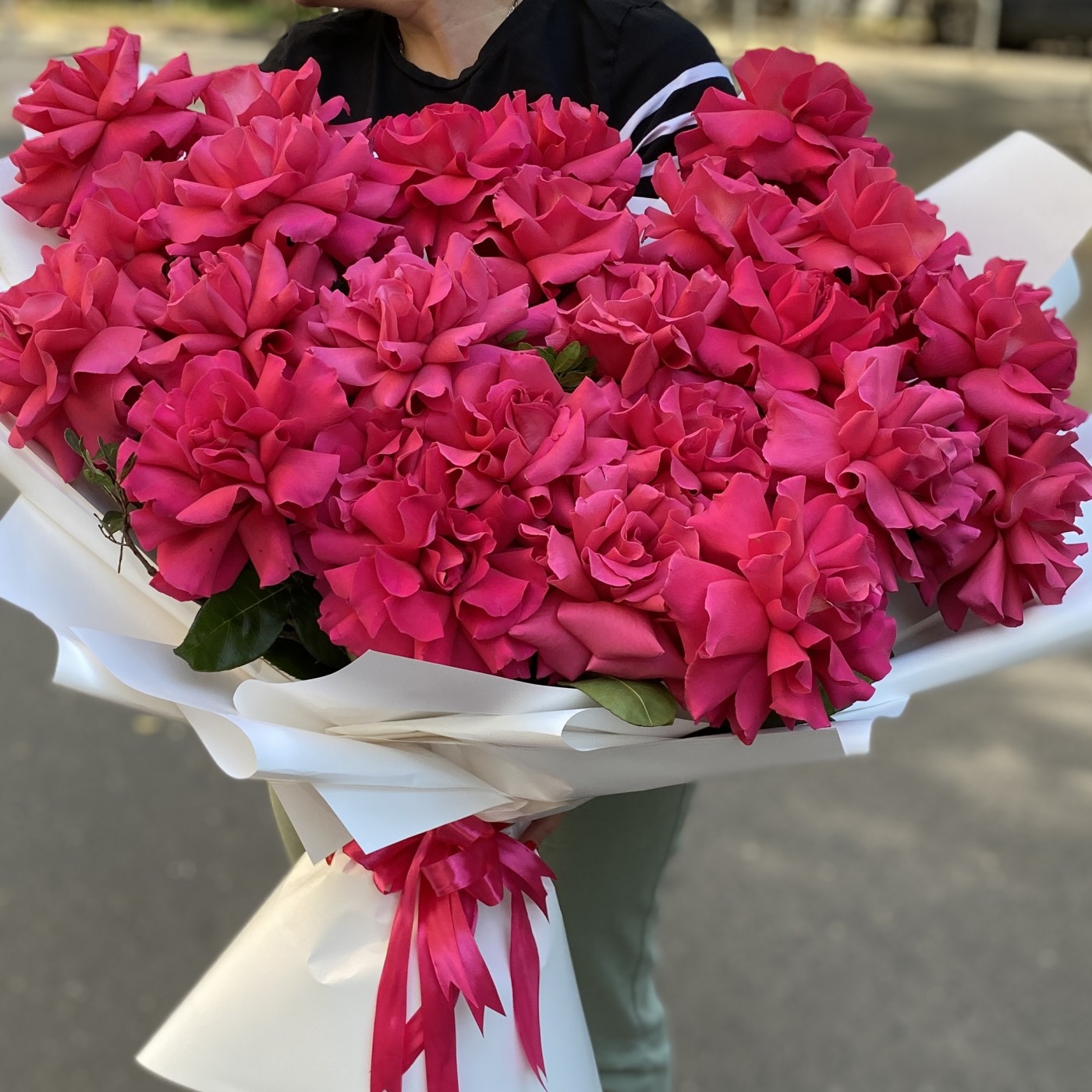 25 пышных малиновых роз Пинк Флойд