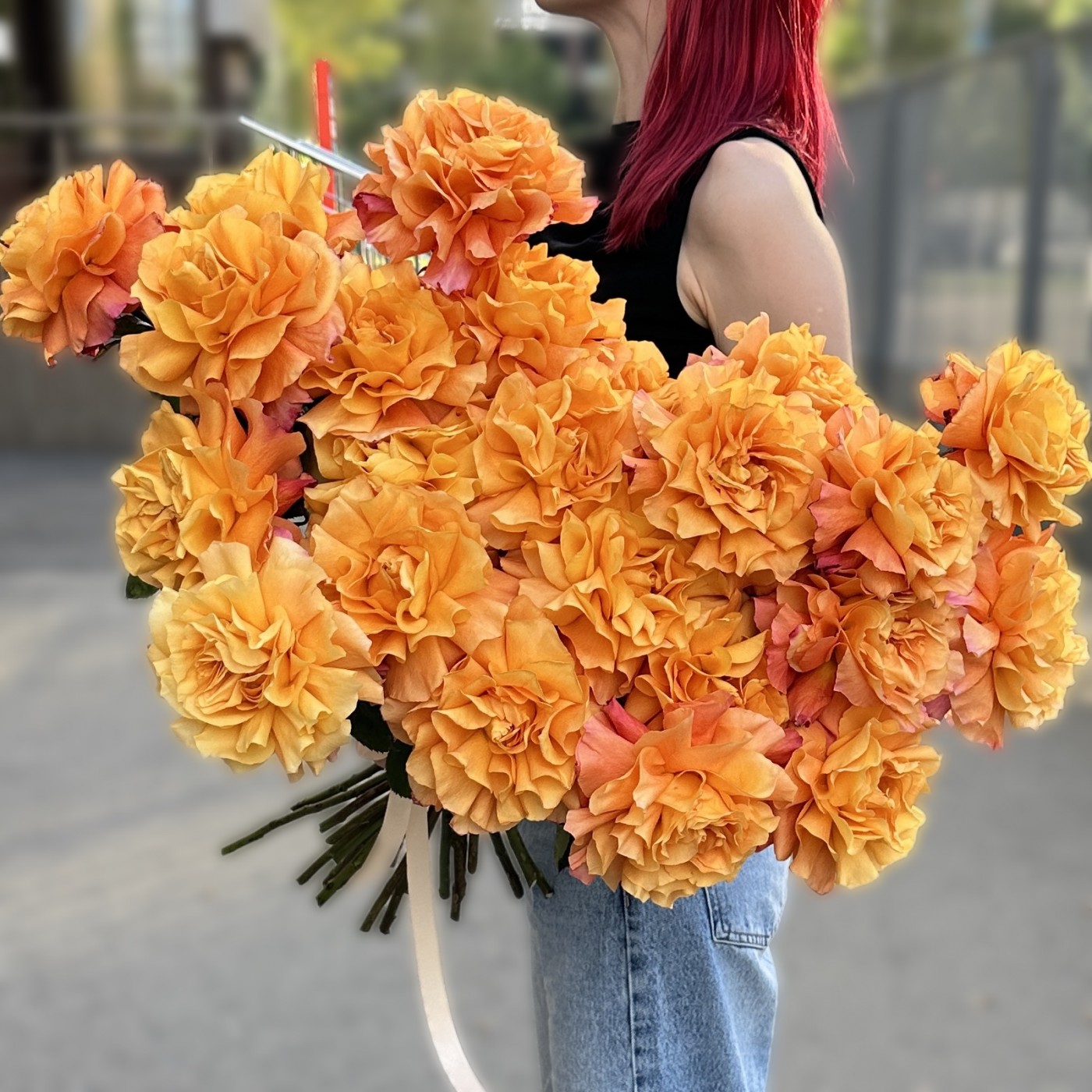 25 пышных роз Фри Спирит 50 см