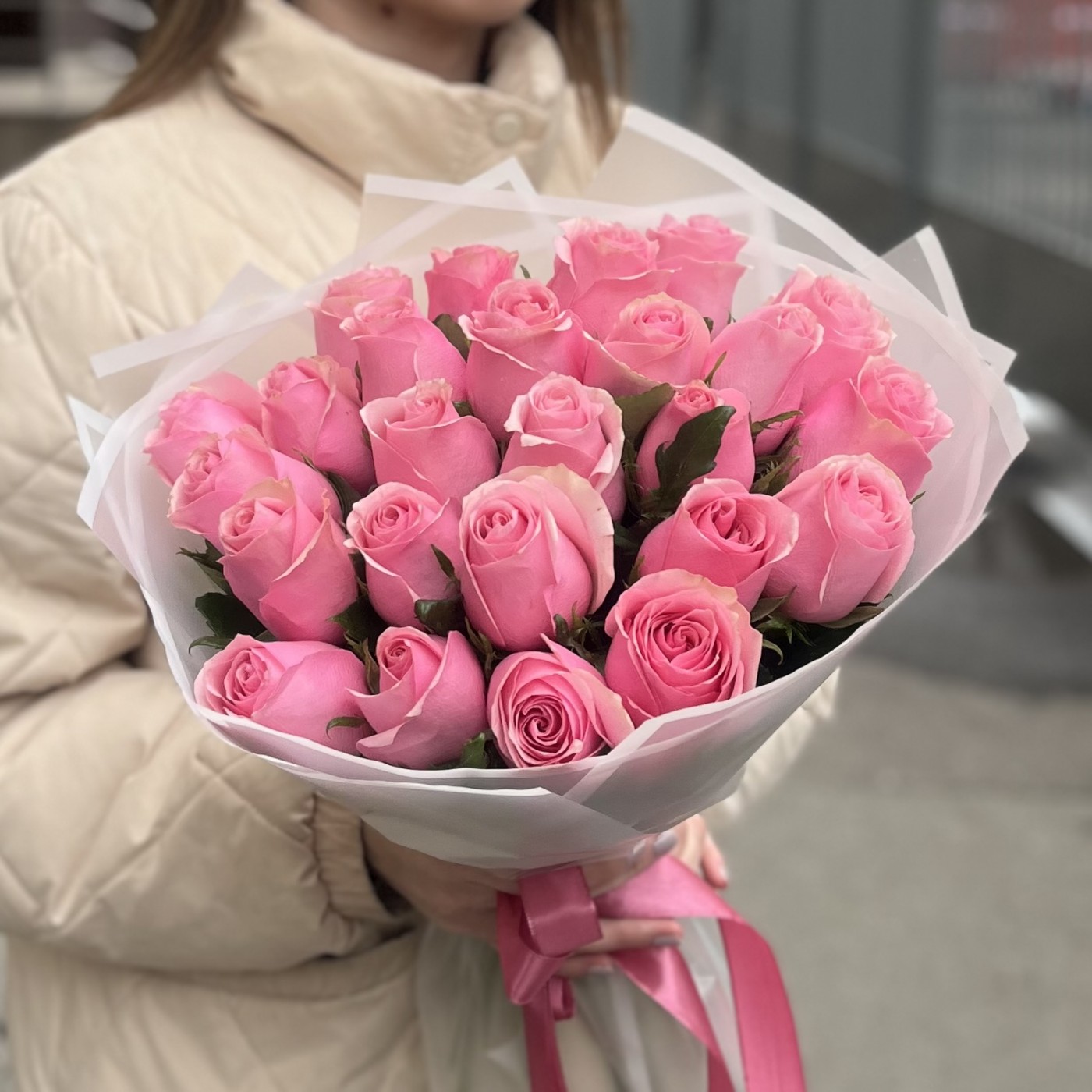 25 розовых роз Селеб 40 см