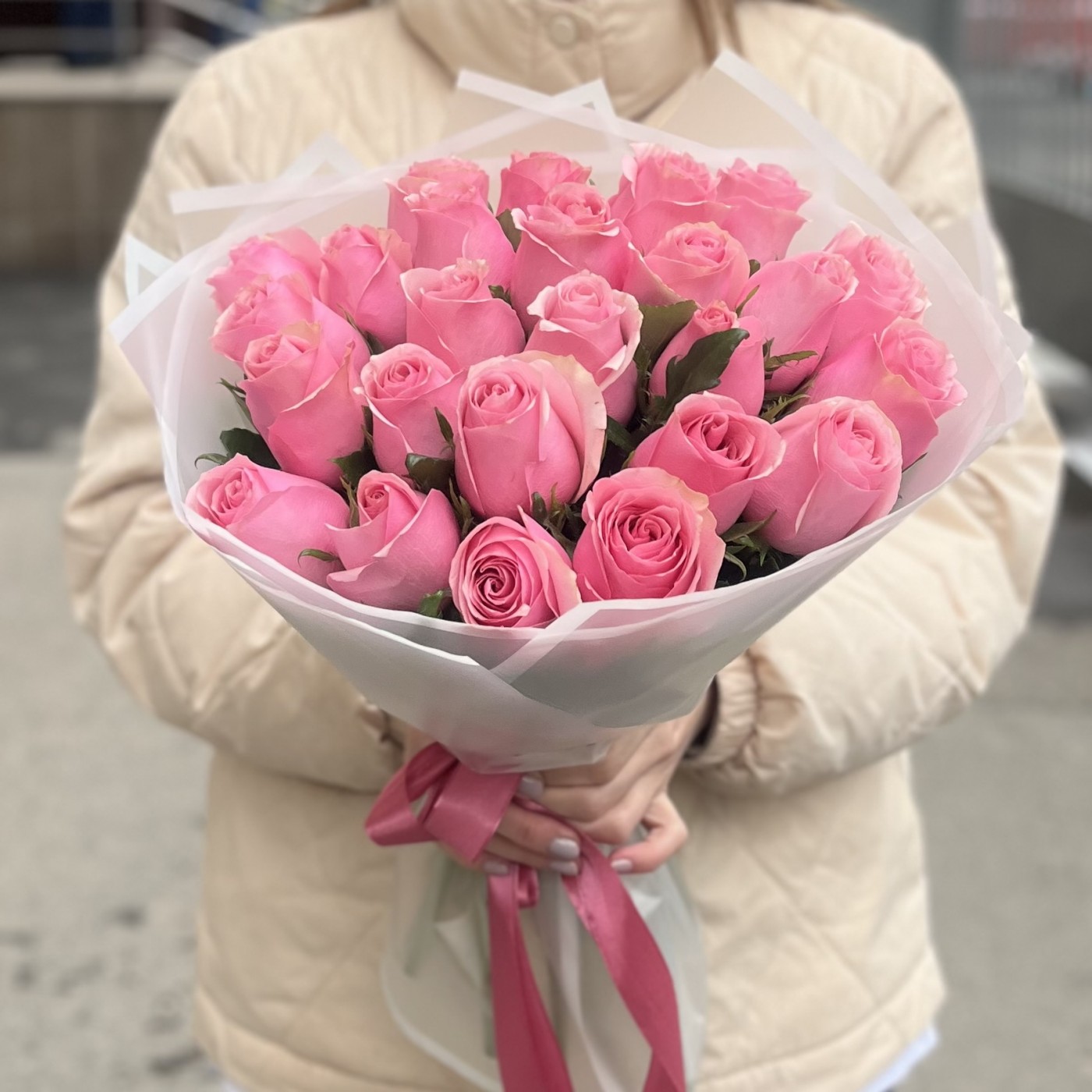 25 розовых роз Селеб 40 см