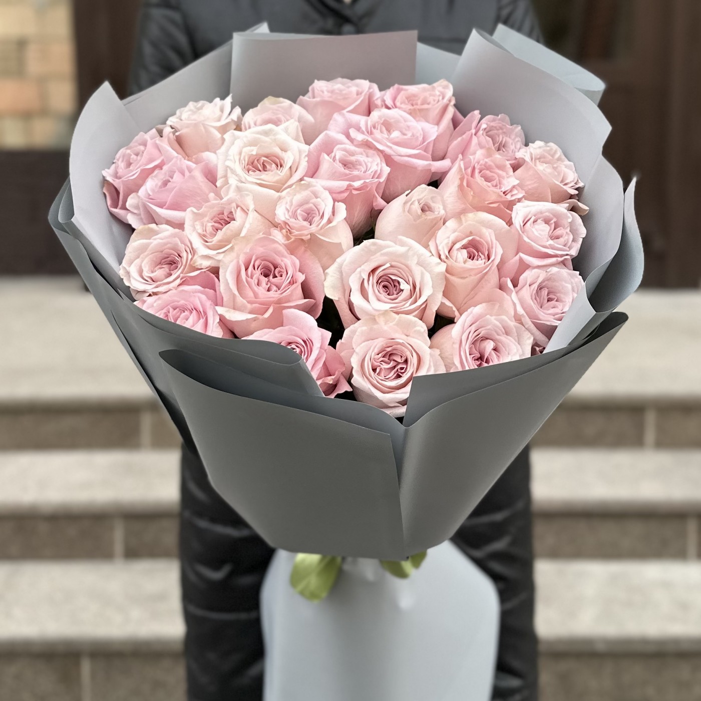 25 розовых роз Свит фор Лав