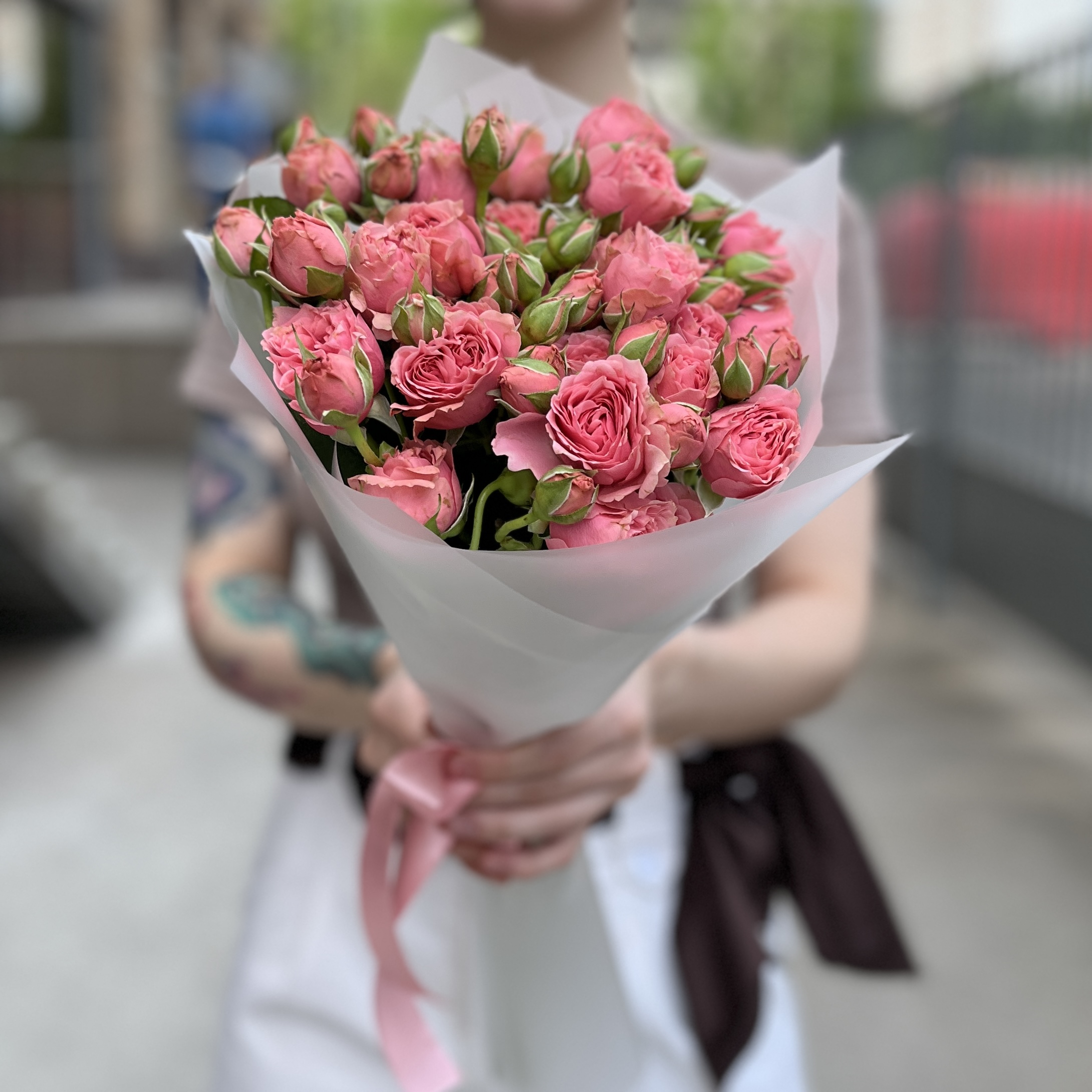 7 кустовых пионовидных роз Спешел Дайменшн 50см