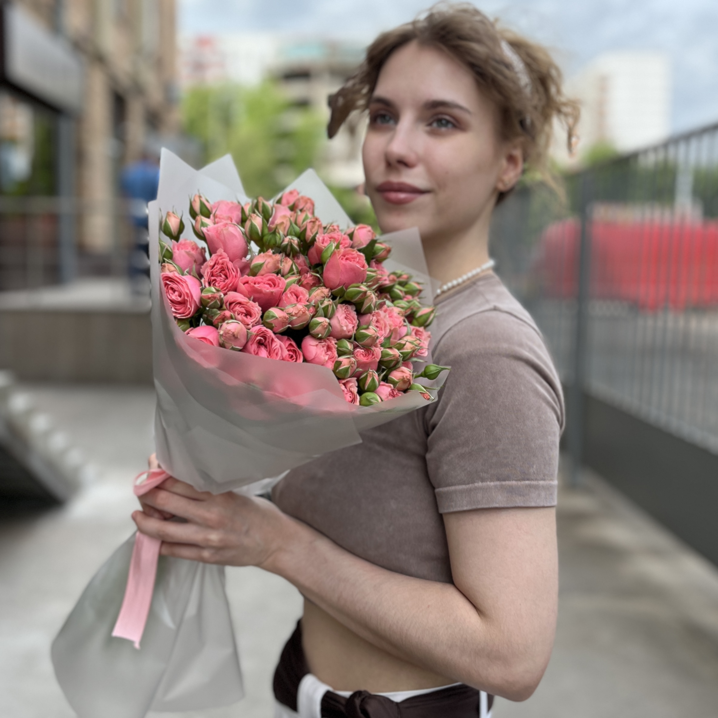 9 кустовых пионовидных роз Спешел Дайменшн 50см