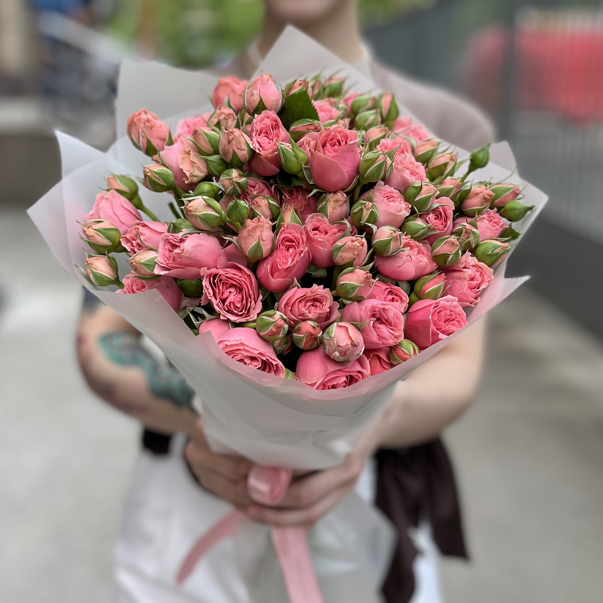 9 кустовых пионовидных роз Спешел Дайменшн 50см