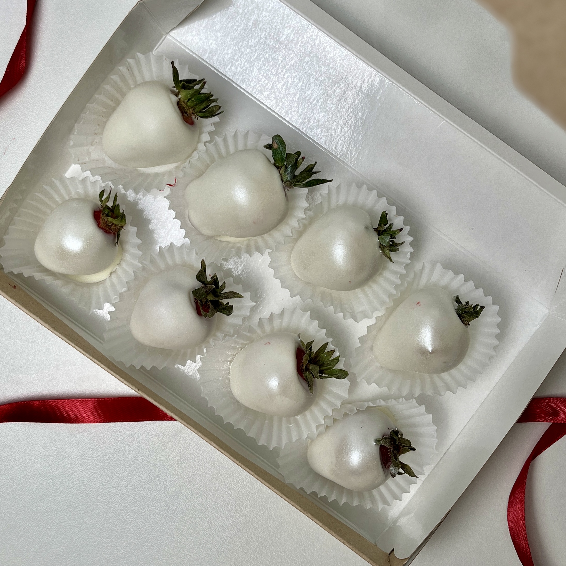 Клубника в белом шоколаде Классика из 8 ягод