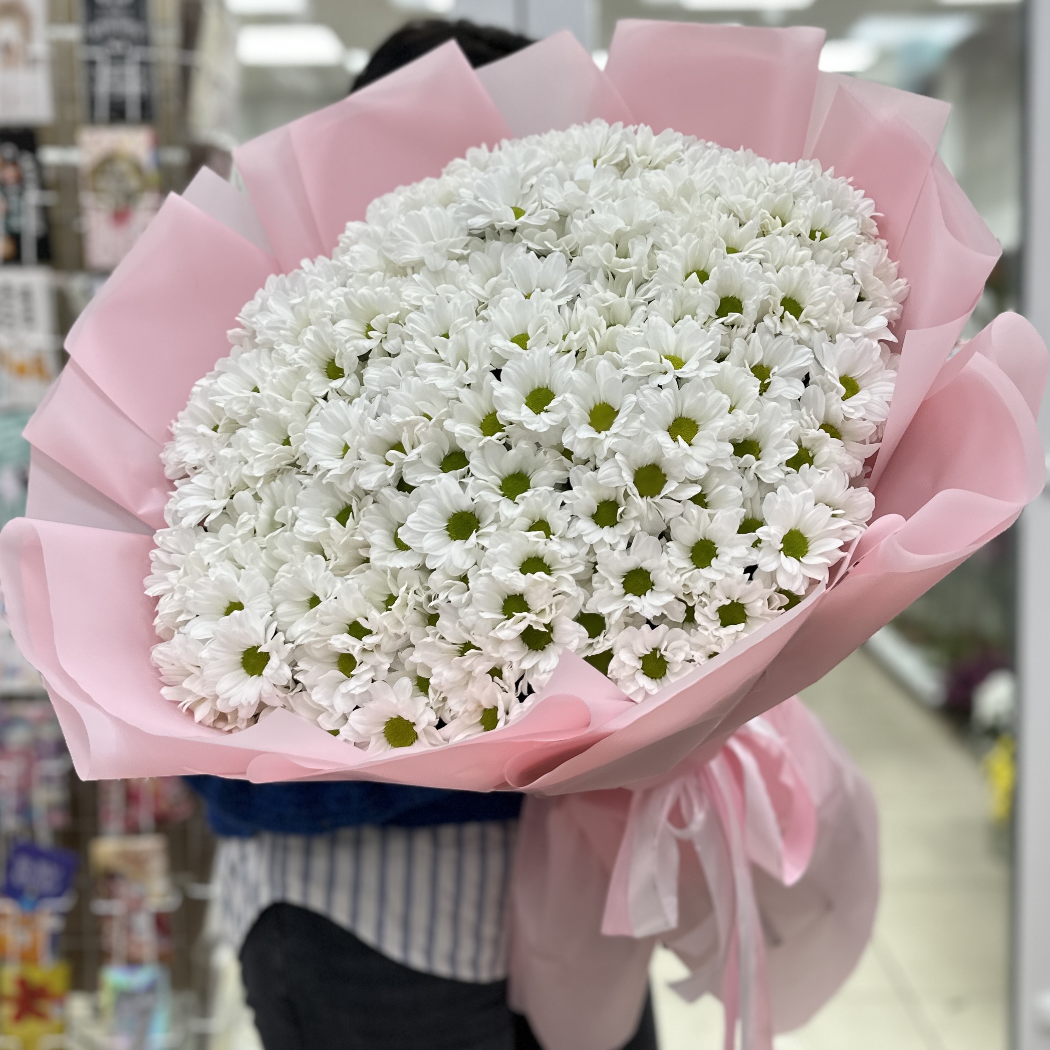 35 белых кустовых хризантем Бакарди