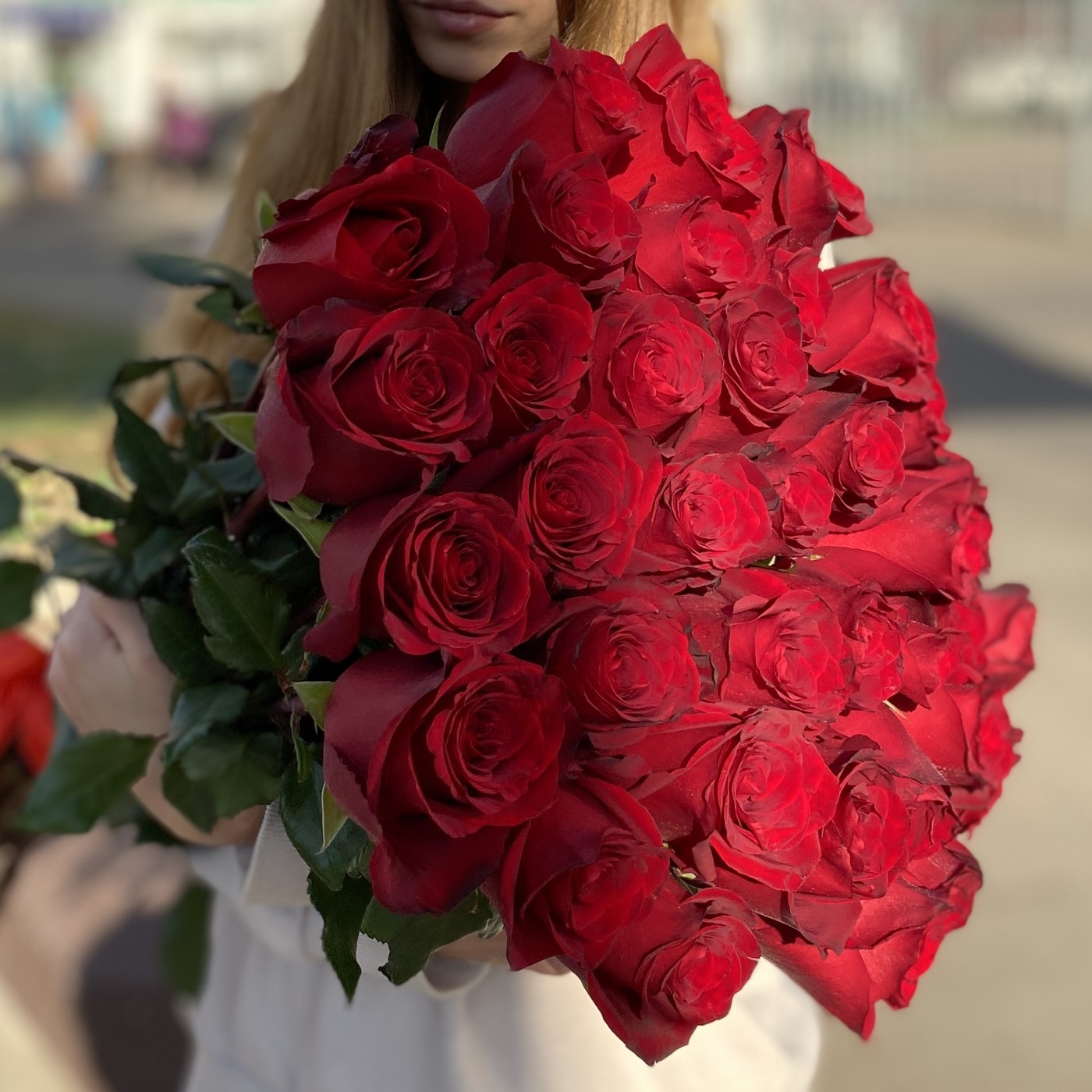 35 красных роз Эксплорер 80 см