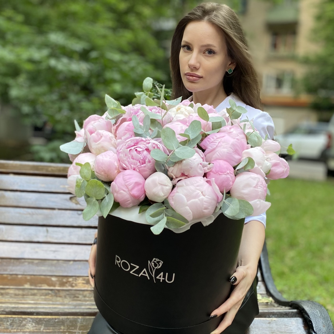 35 нежных пионов в коробке