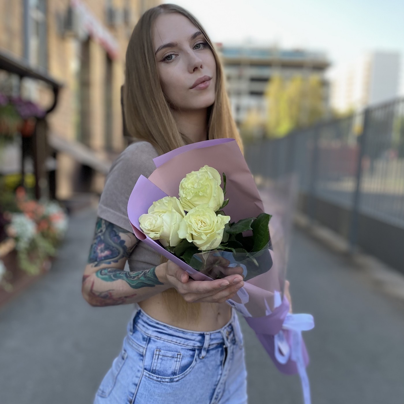 3 белые розы Мондиаль