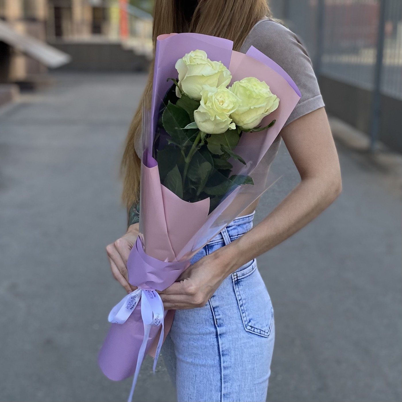 3 белые розы Мондиаль