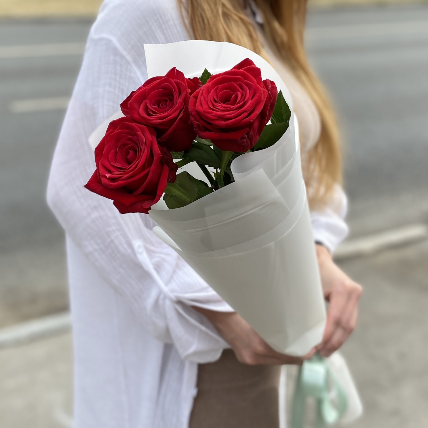 3 красные розы 70 см