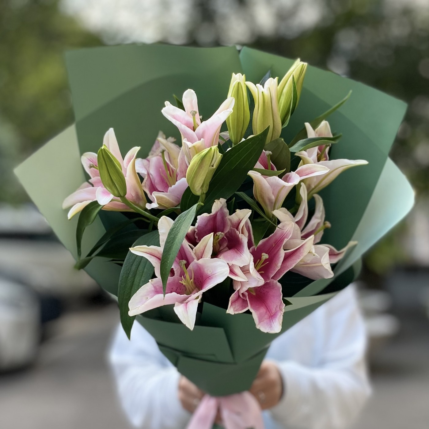 3 розовые лилии