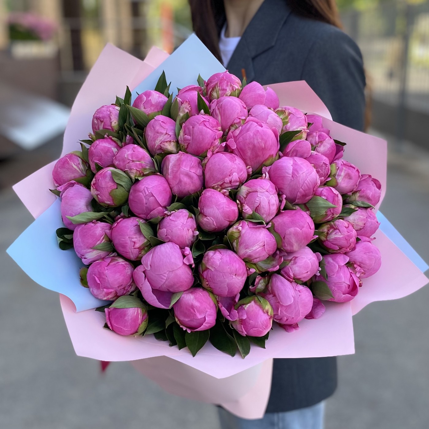 45 розовых пионов Флеминг