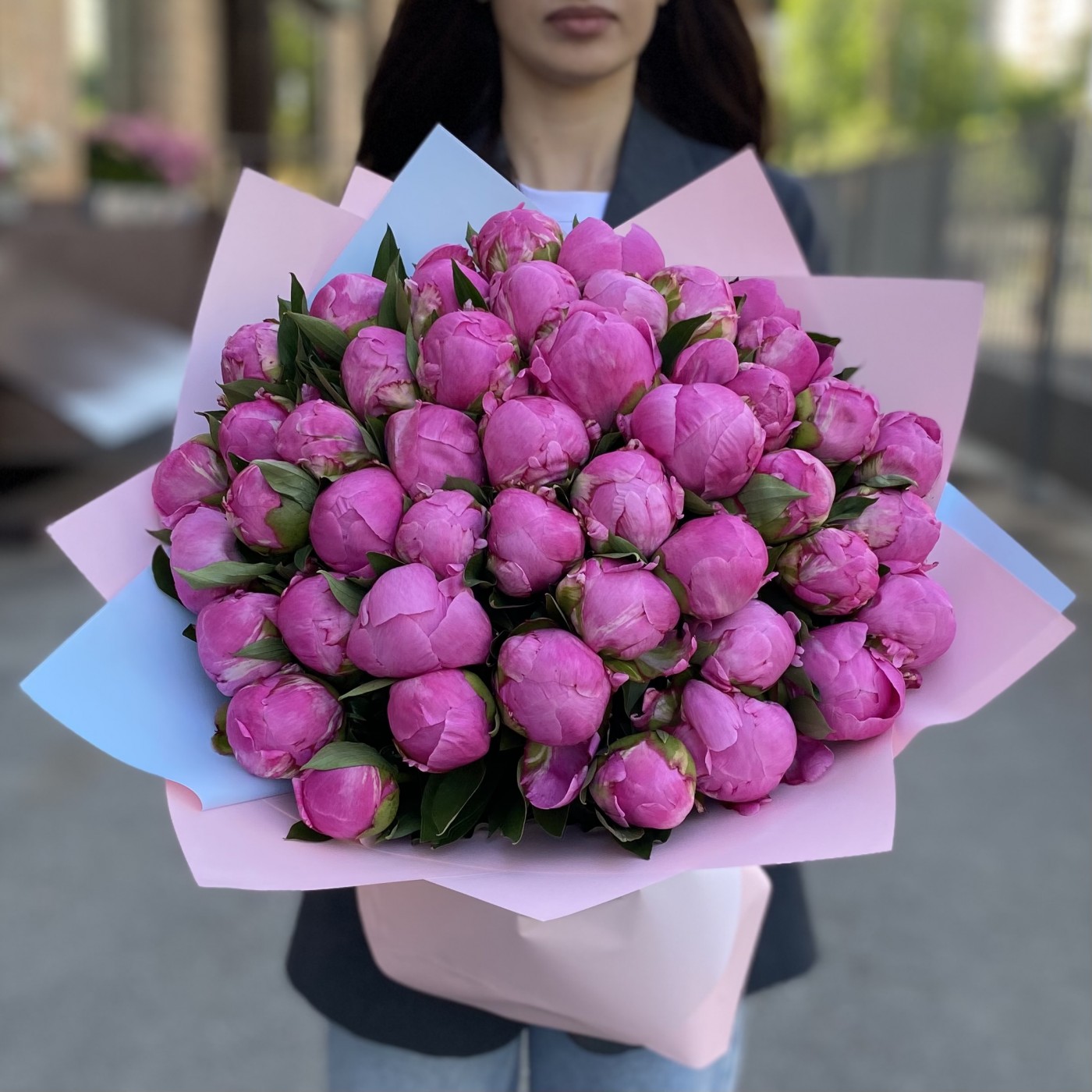45 розовых пионов Флеминг