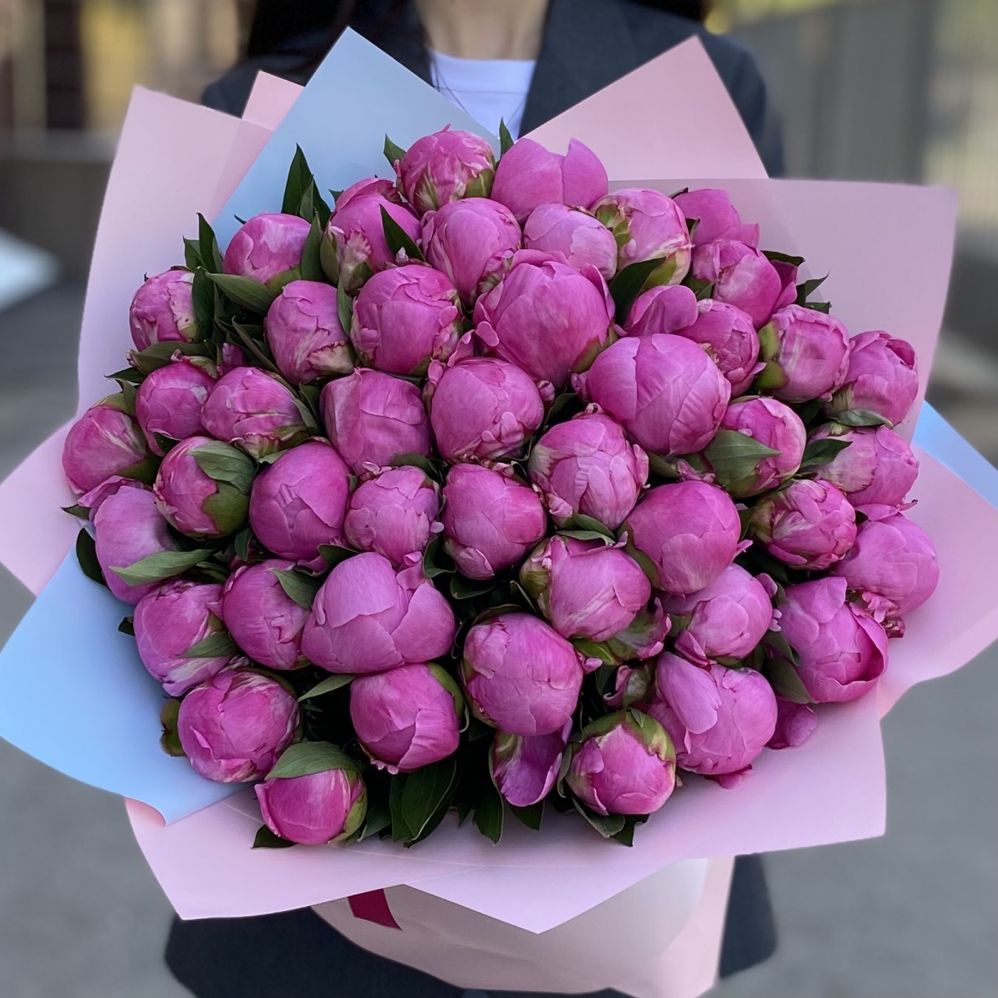 45 розовых пионов Флеминг