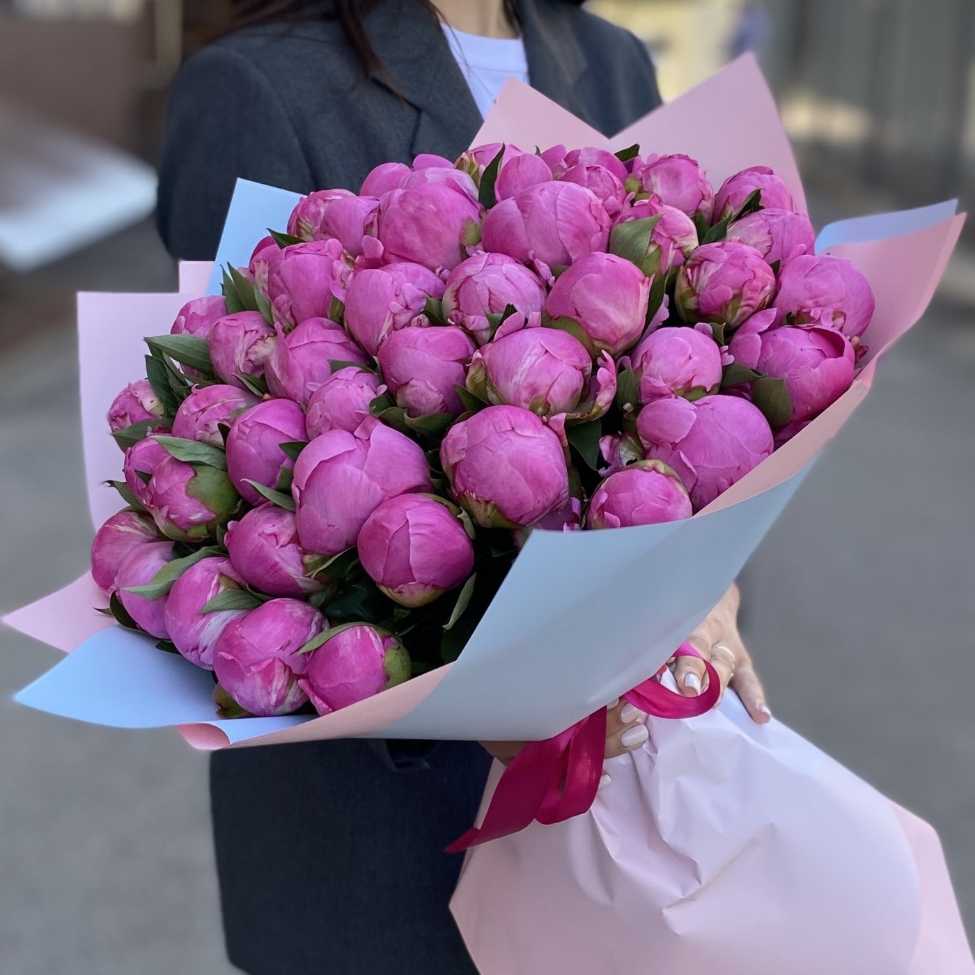 45 розовых пионов Флеминг