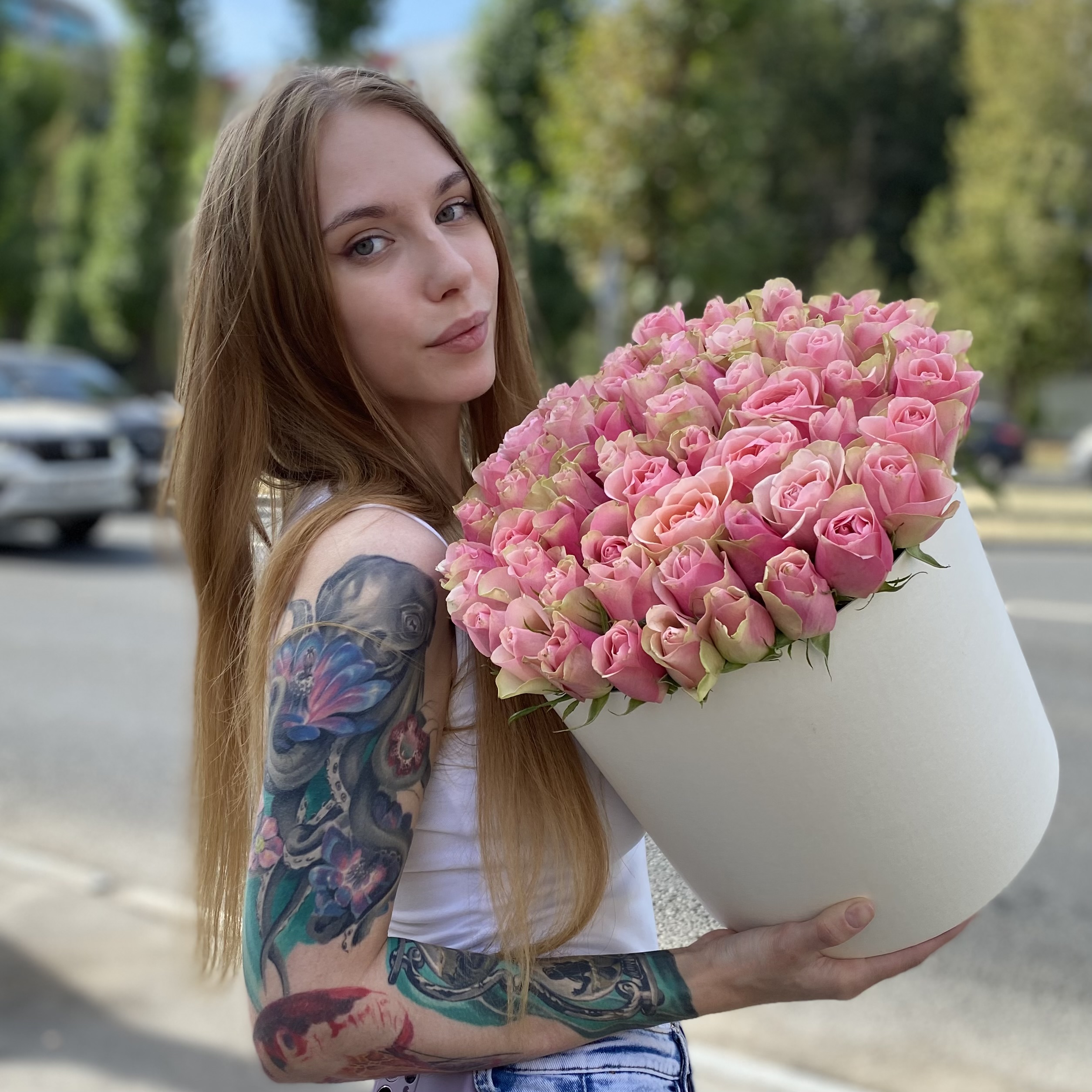 51 роза Бел-роз в коробке