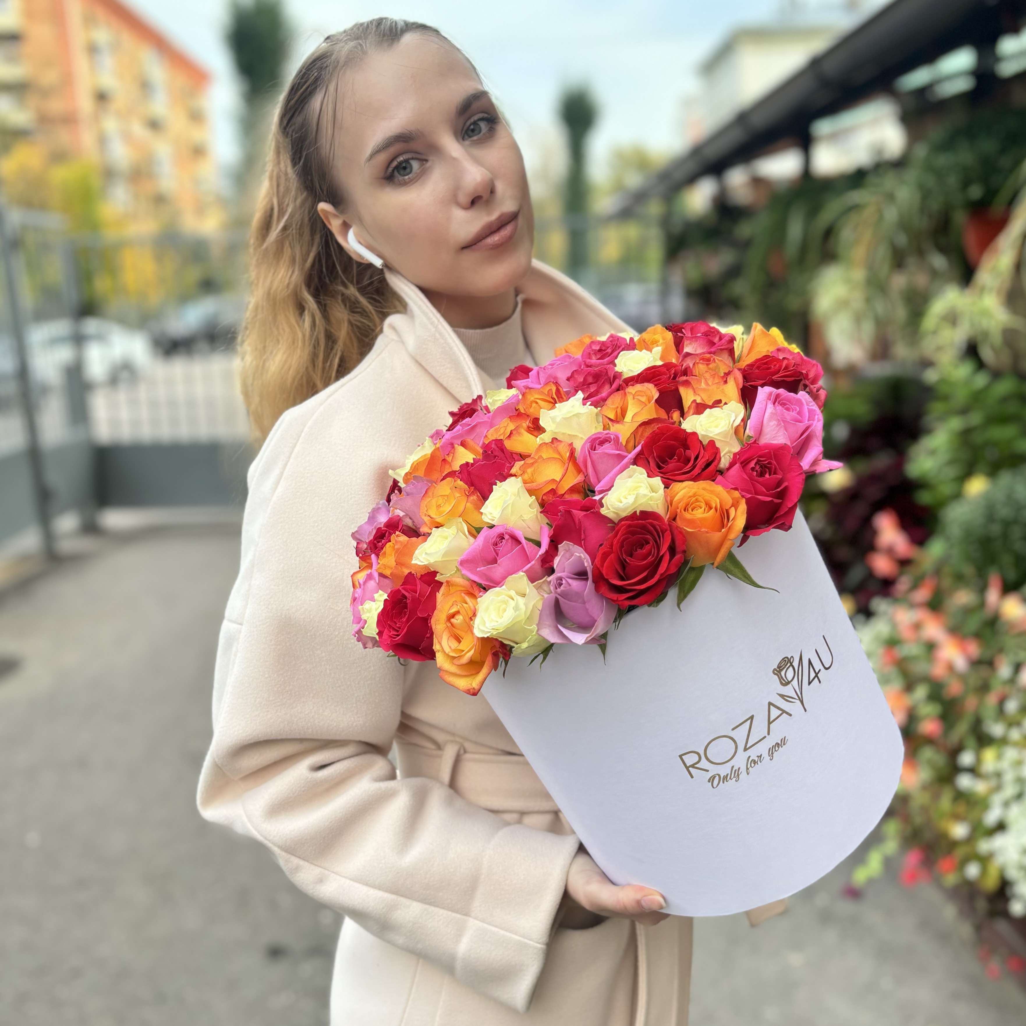 51 роза в коробке яркий микс