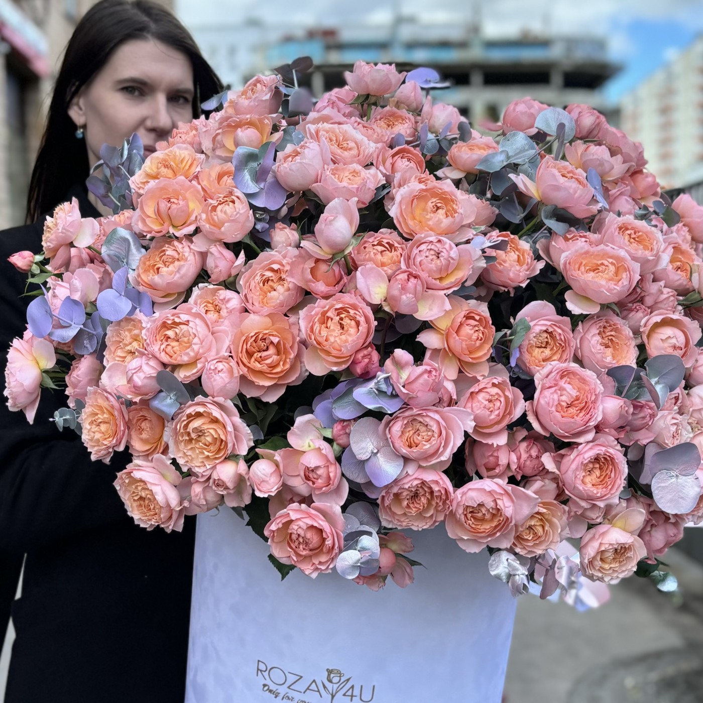 51 кустовая пионовидная роза Джульетта в бархатной коробке