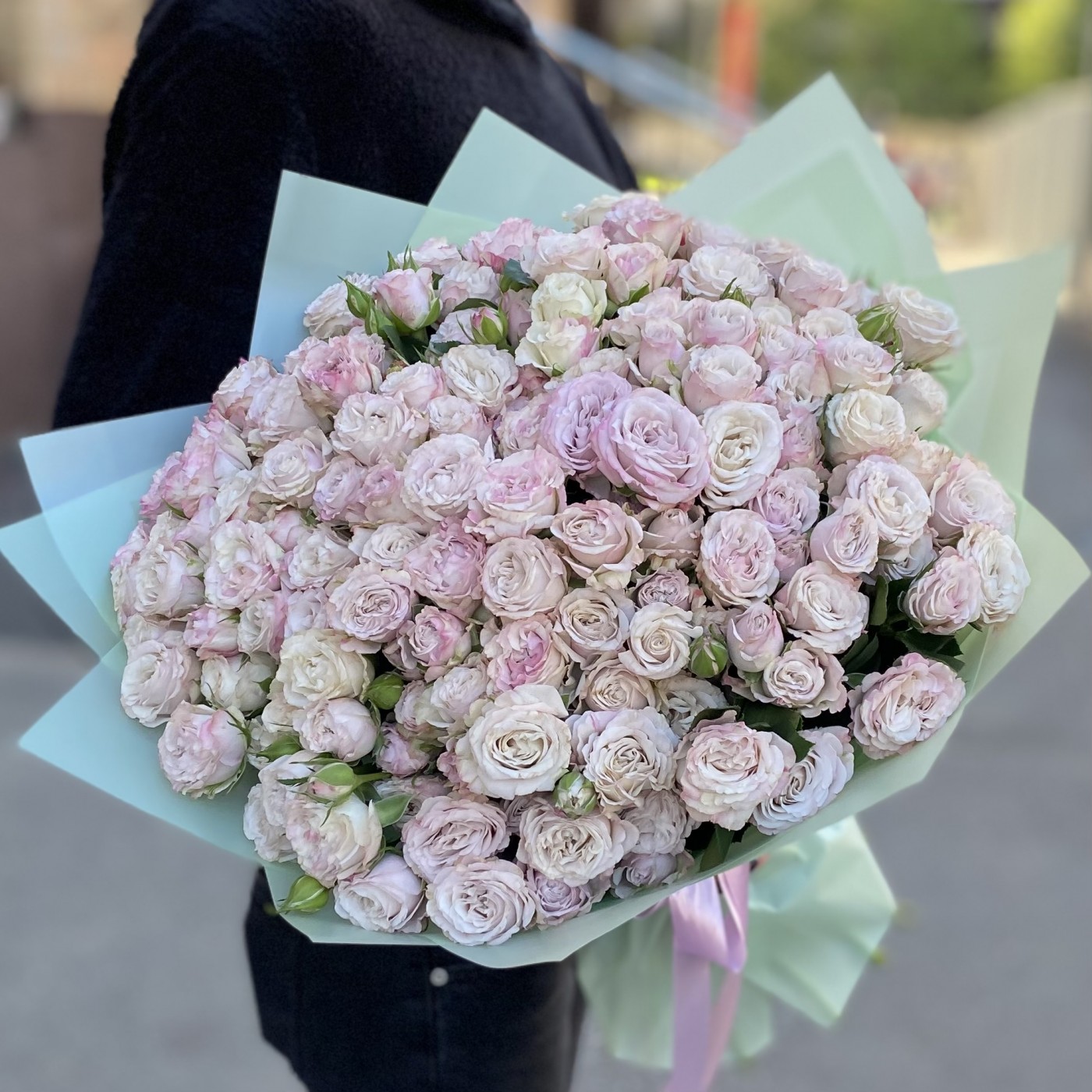 51 пионовидная кустовая роза Энджел Бомбастик