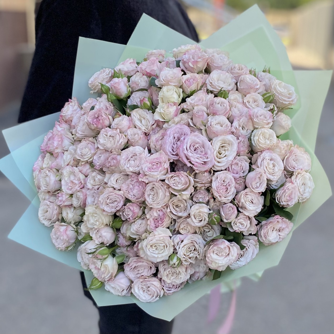 51 пионовидная кустовая роза Энджел Бомбастик