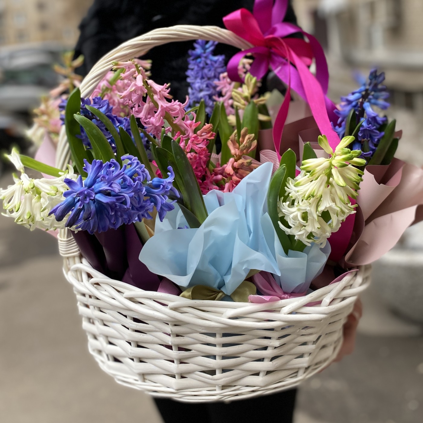 Подарочная корзина с Гиацинтами