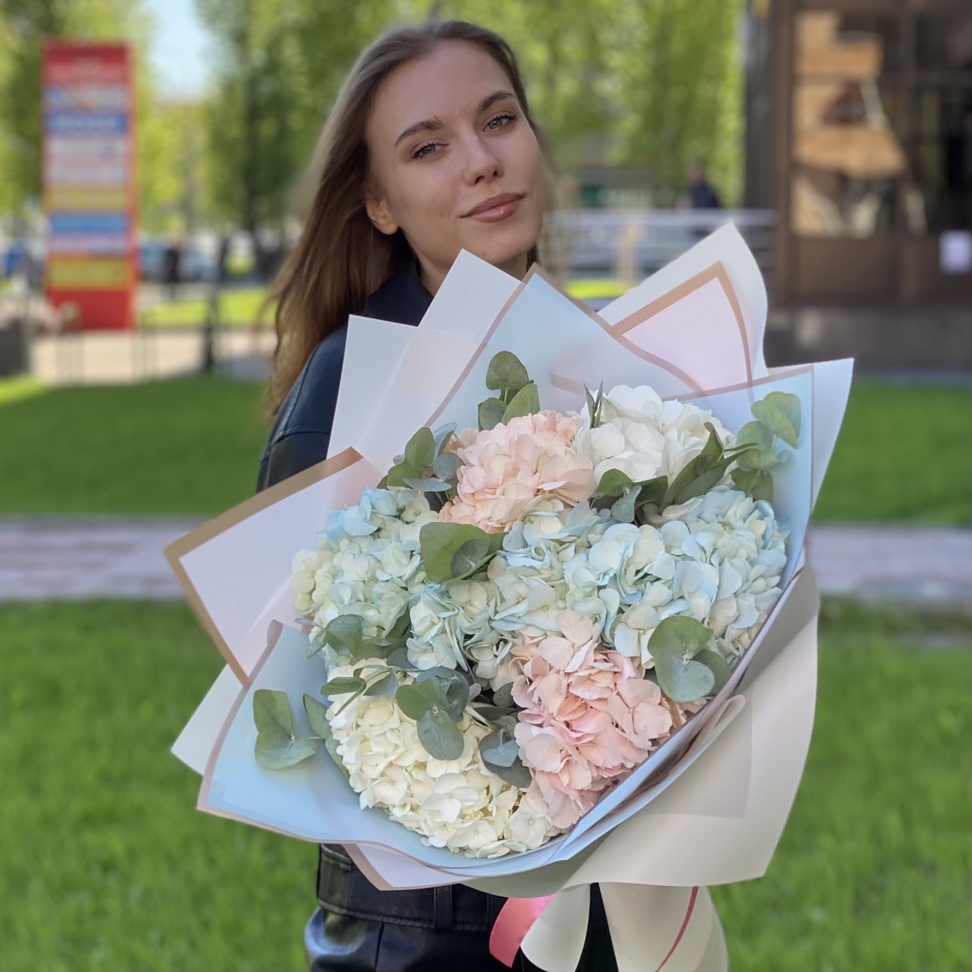 7 гортензий микс с эвкалиптом
