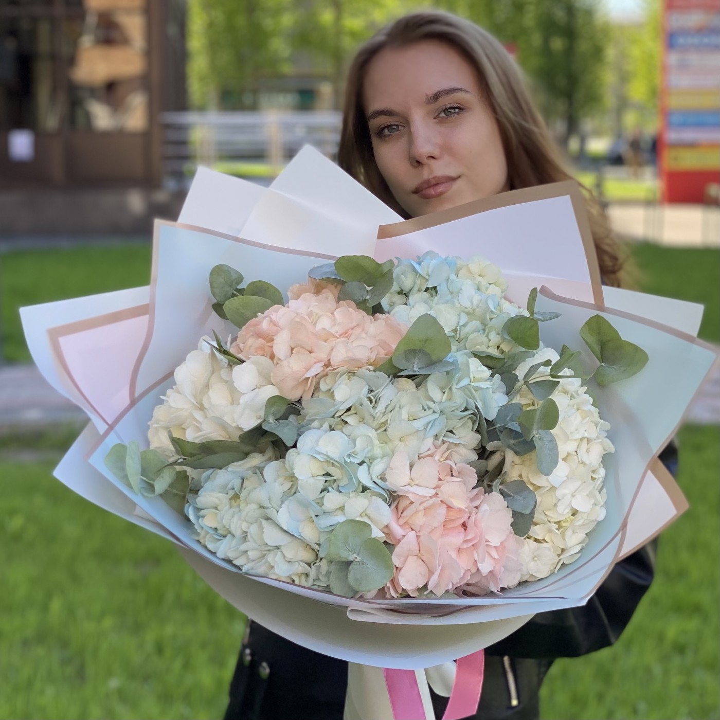 7 гортензий микс с эвкалиптом