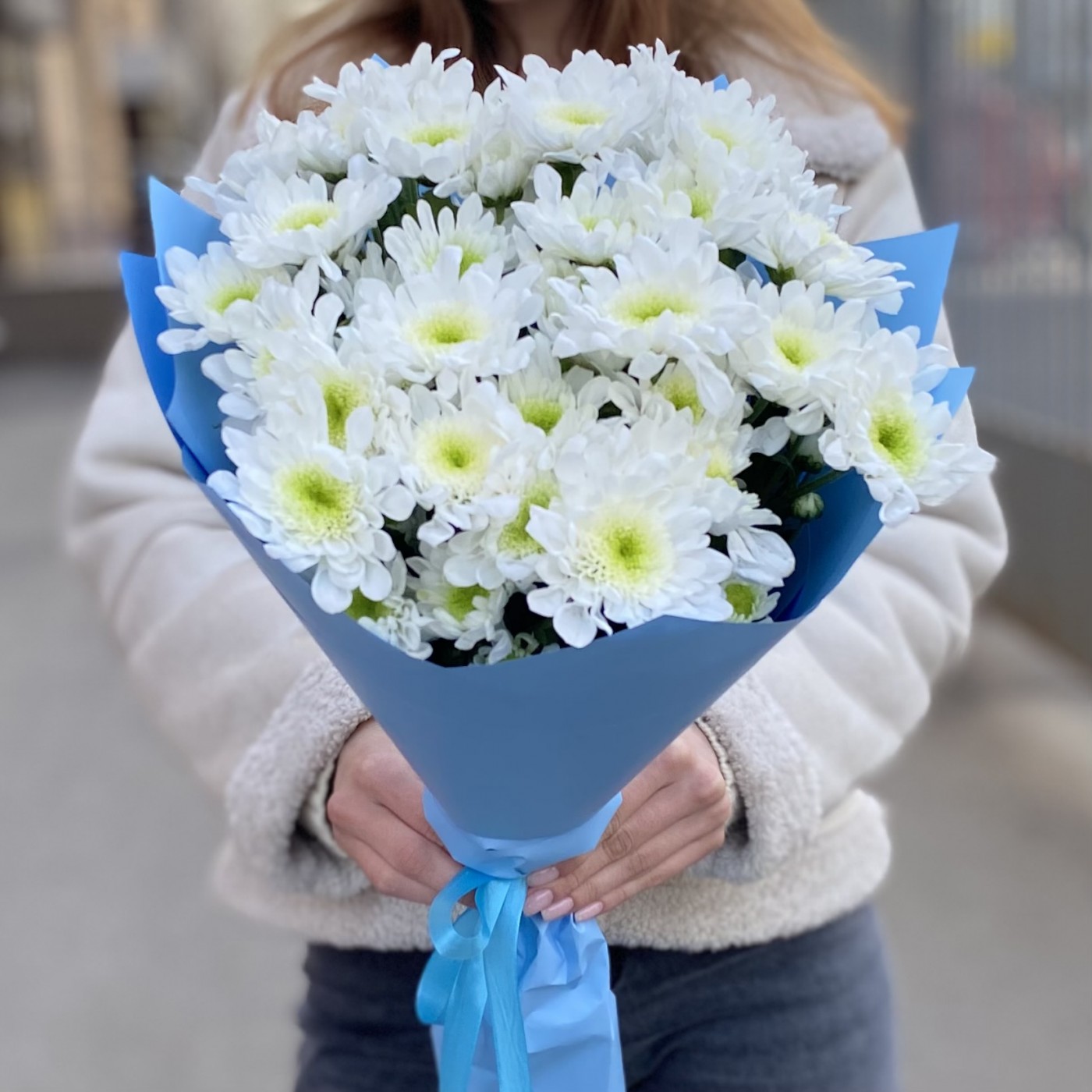 7 белых кустовых хризантем Коммандер