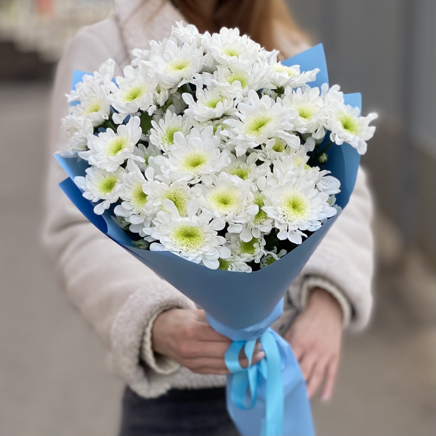 7 белых кустовых хризантем Коммандер