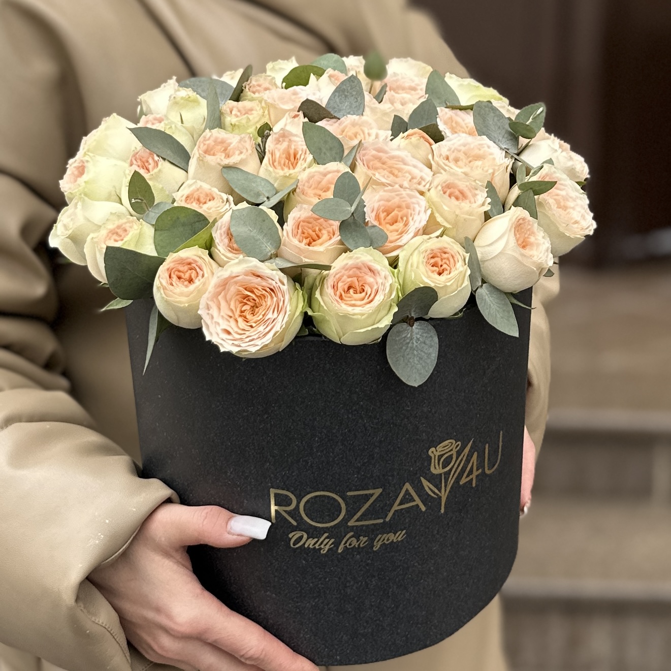 9 кустовых пионовидных роз Павлова в коробке