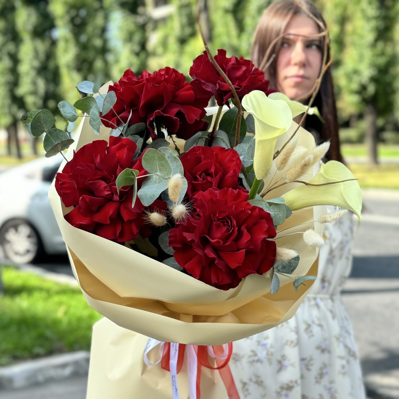 Авторский букет с французскими розами и каллами