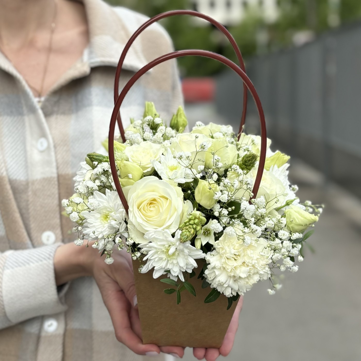 Белая композиция в сумочке