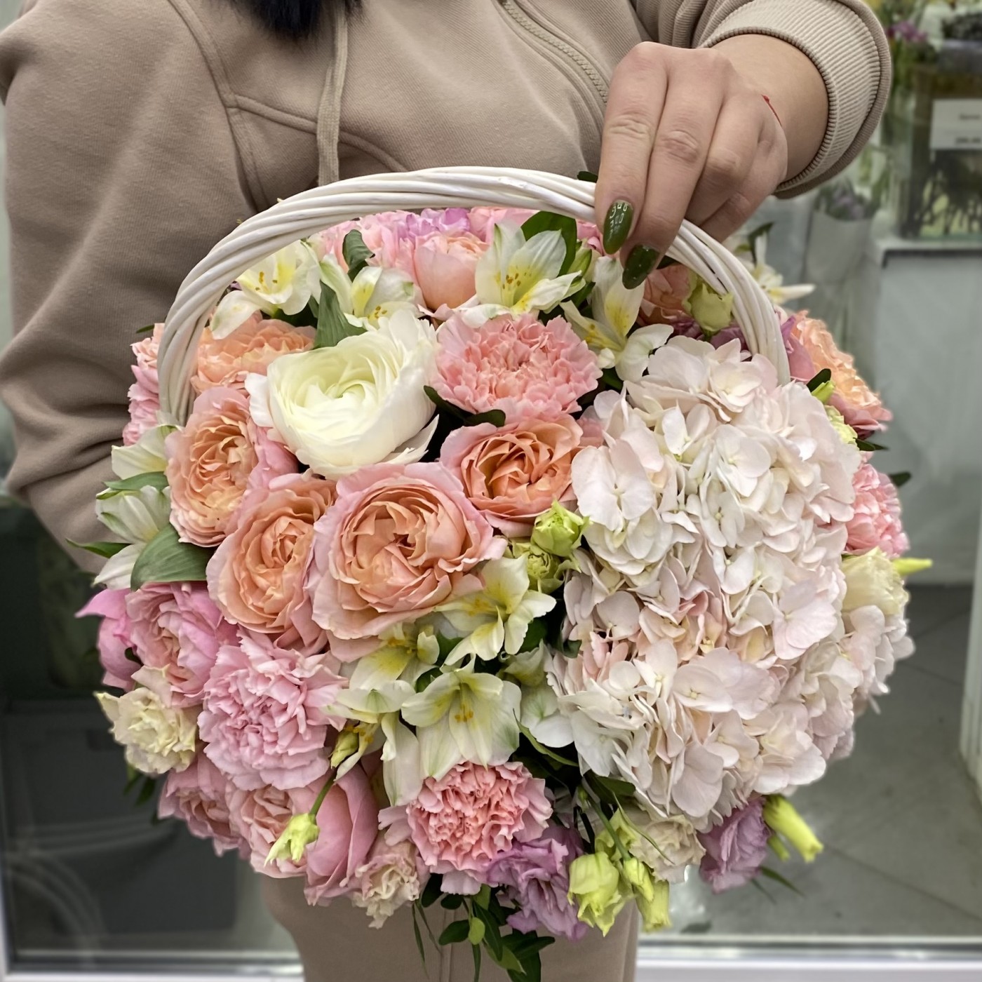 Букет в корзине Легкость мечты