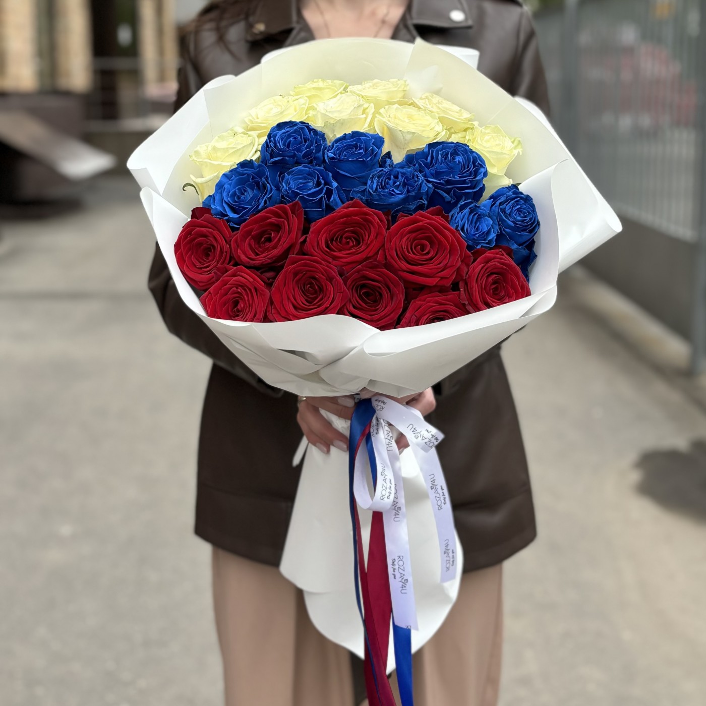 Букет из 25 роз Триколор