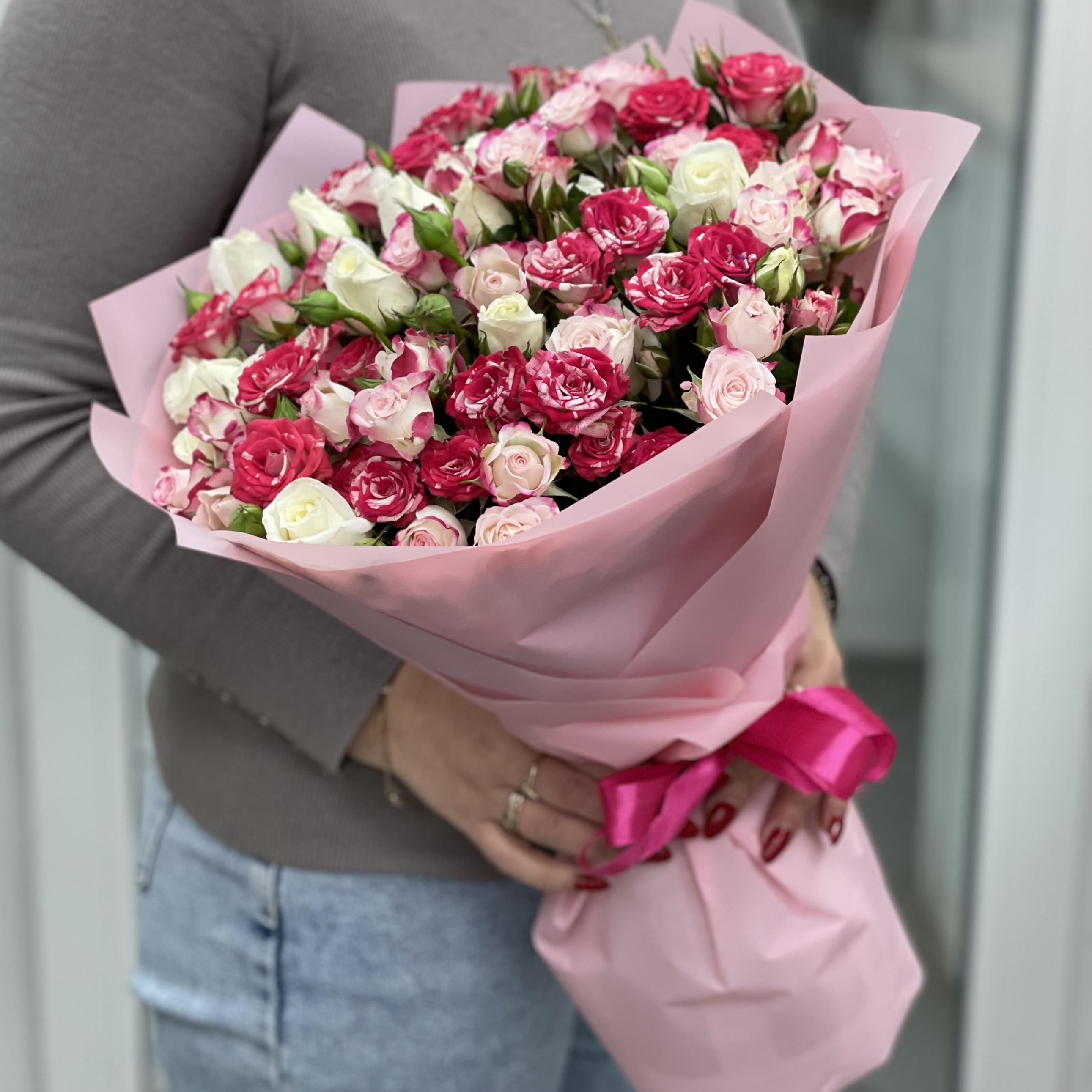 Букет из 25 кустовых роз