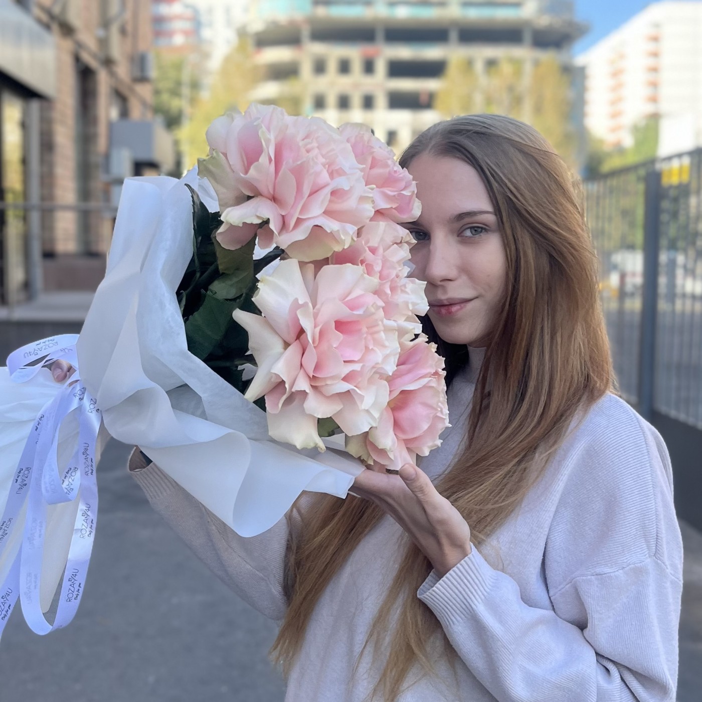 Букет из 5 пышных роз Пинк Мондиаль