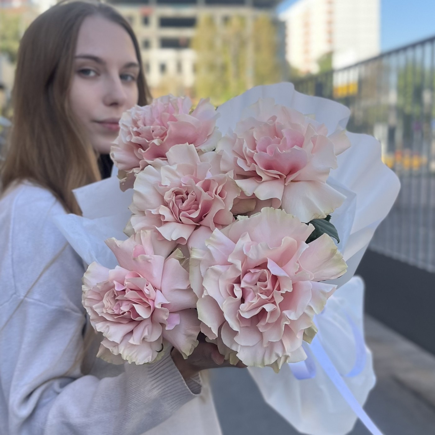 Букет из 5 пышных роз Пинк Мондиаль