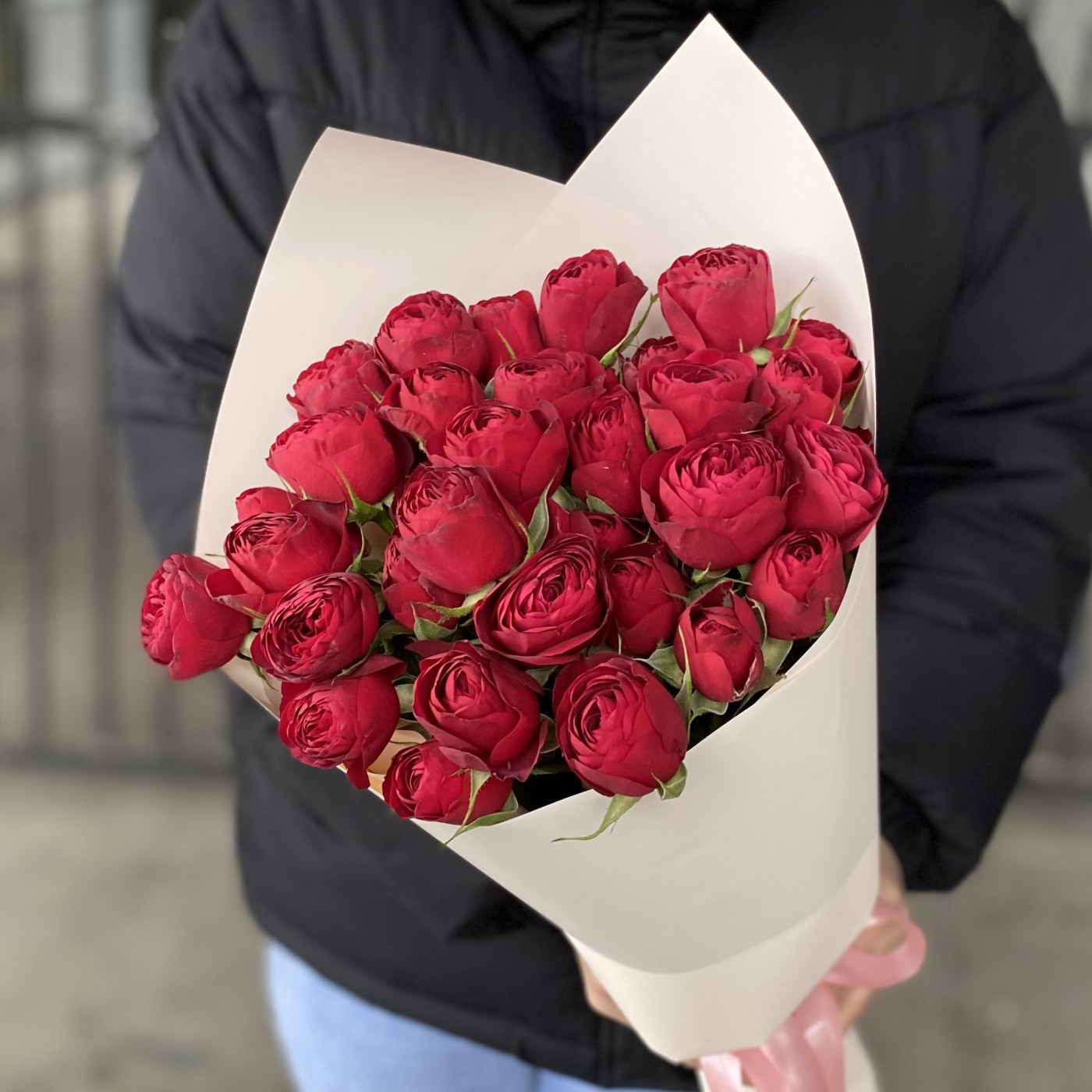7 кустовых пионовидных роз Ред лэйс