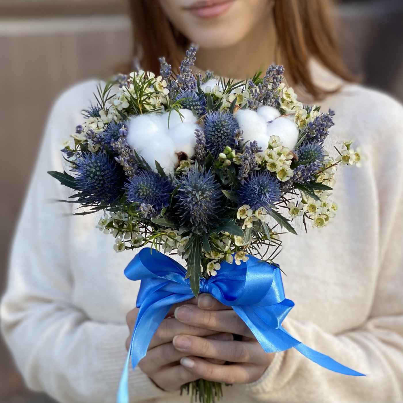Букет невесты с хлопком и эрингиумом Лунная мелодия