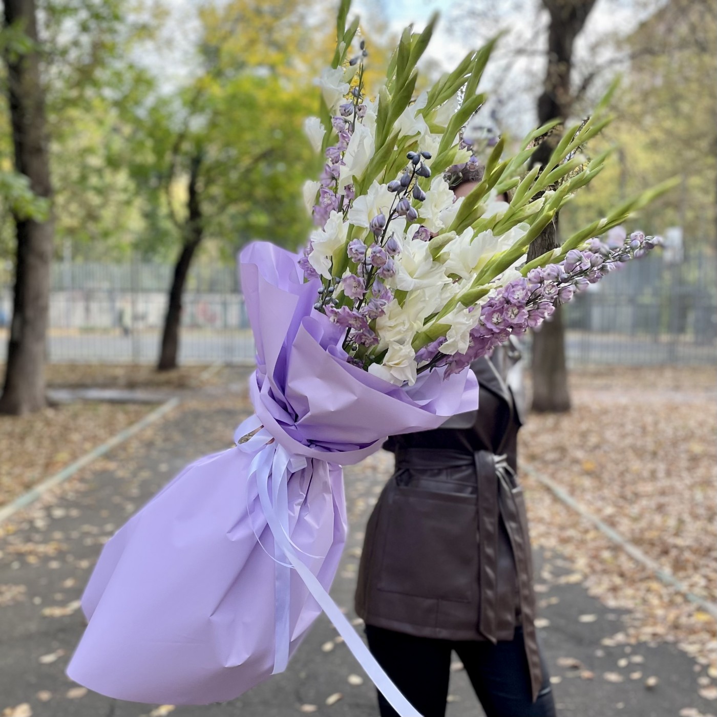 Букет с гладиолусами Талисман